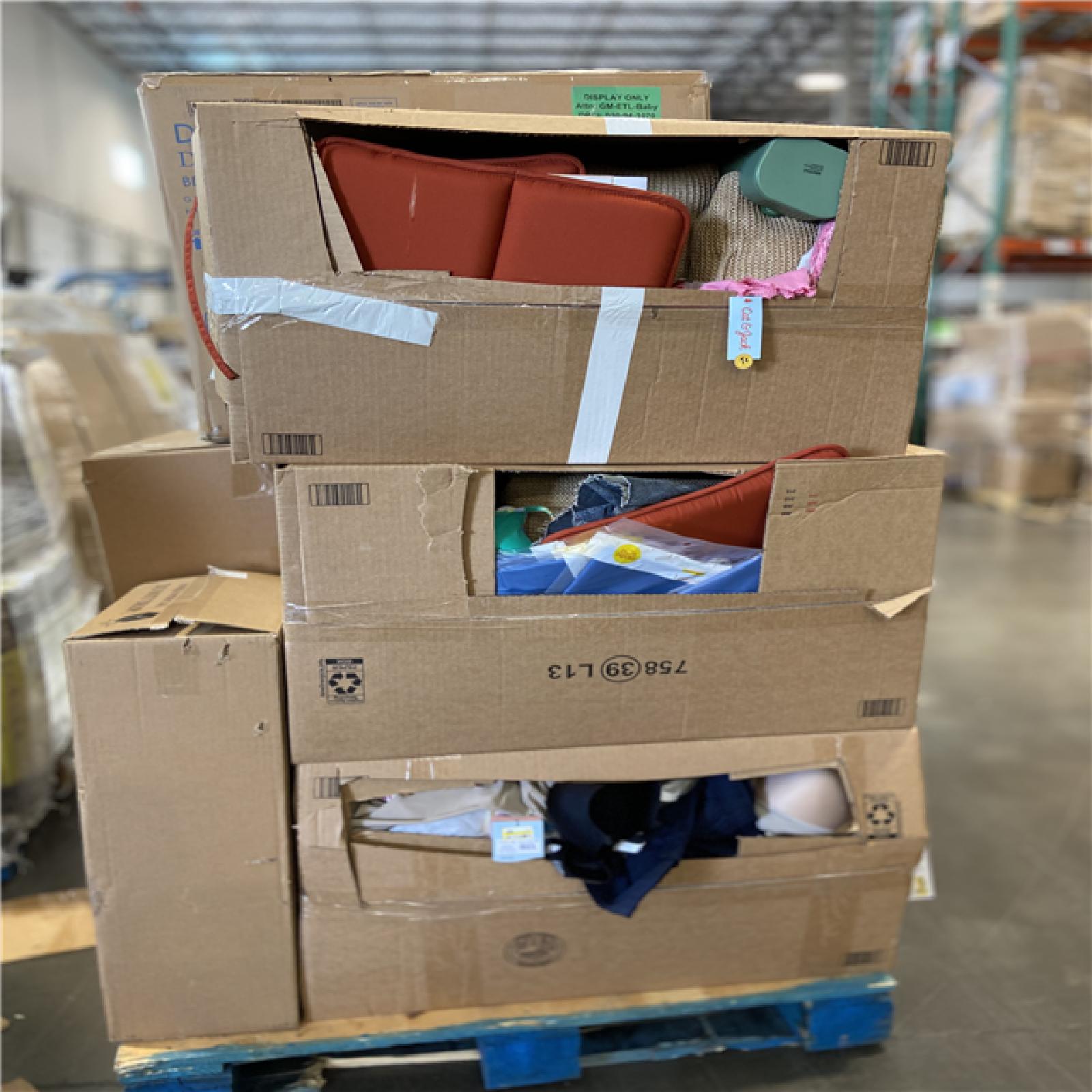 DALLAS LOCATION - BULLSEYE CLOTHING, HOME GOODS PALLET