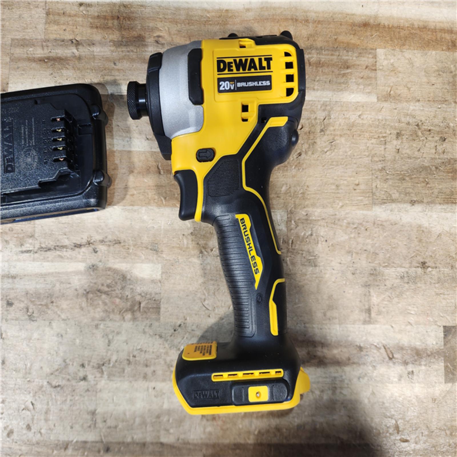 HOUSTON LOCATION - AS - IS DEWALT ATOMIC 20V MAX 1/4 in. Brushless Impact Driver Kit