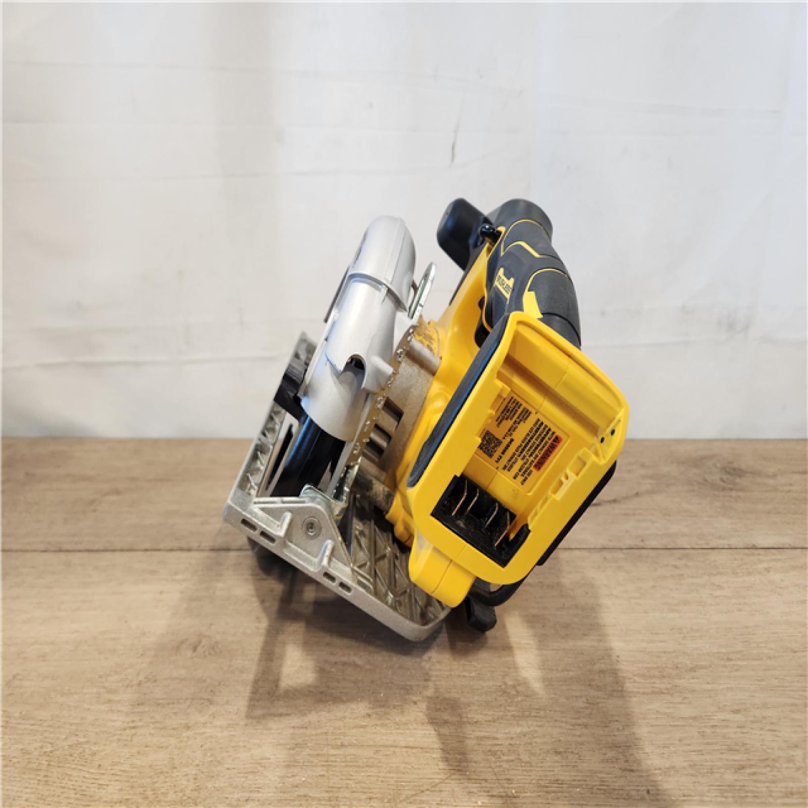 AS-IS- DeWALT DCS565B 20V Max Brushless 6.5   Cordless Circular Saw