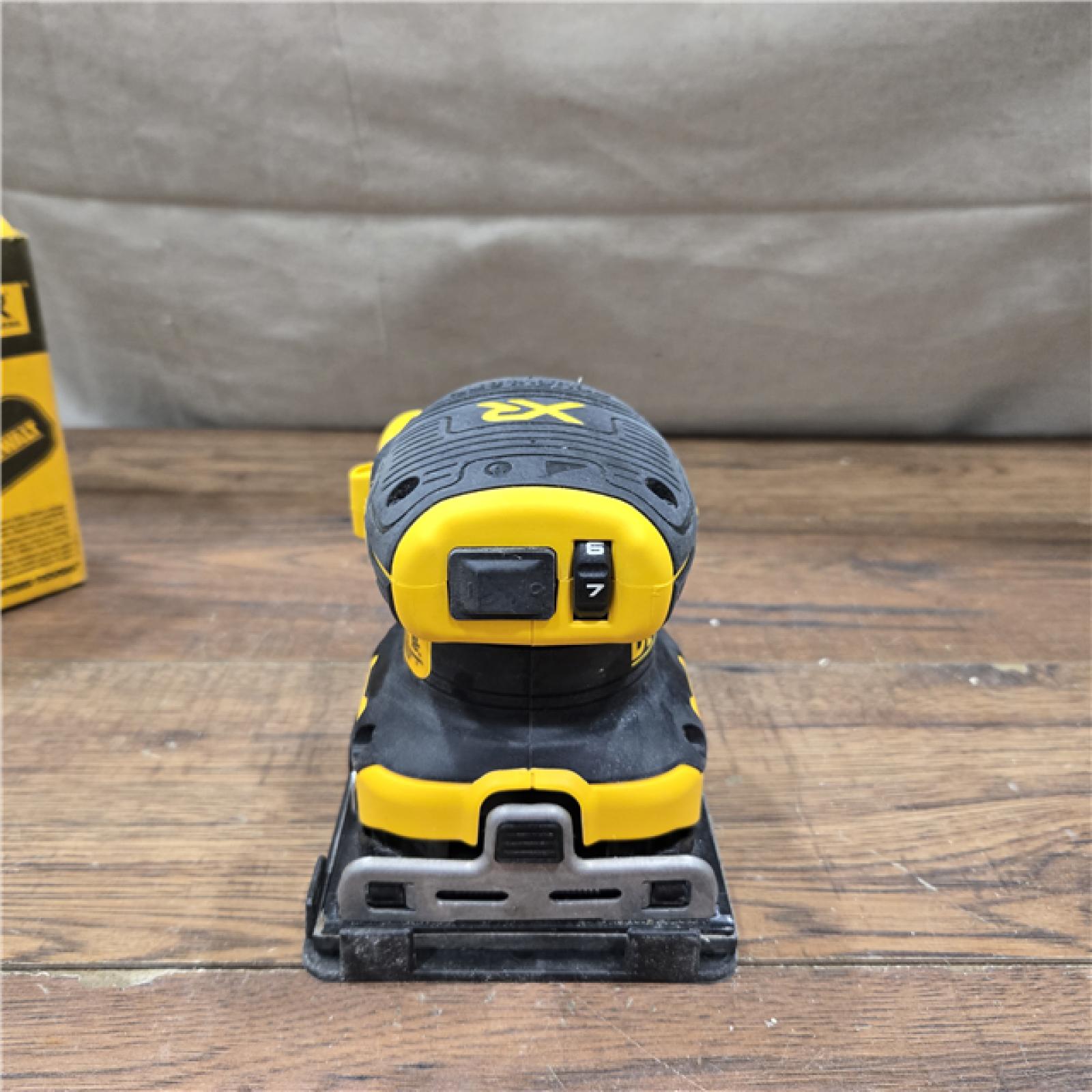 AS-IS DEWALT 20V MAX XR Brushless Cordless 1/4 Sheet Variable Speed Sander (Tool Only)