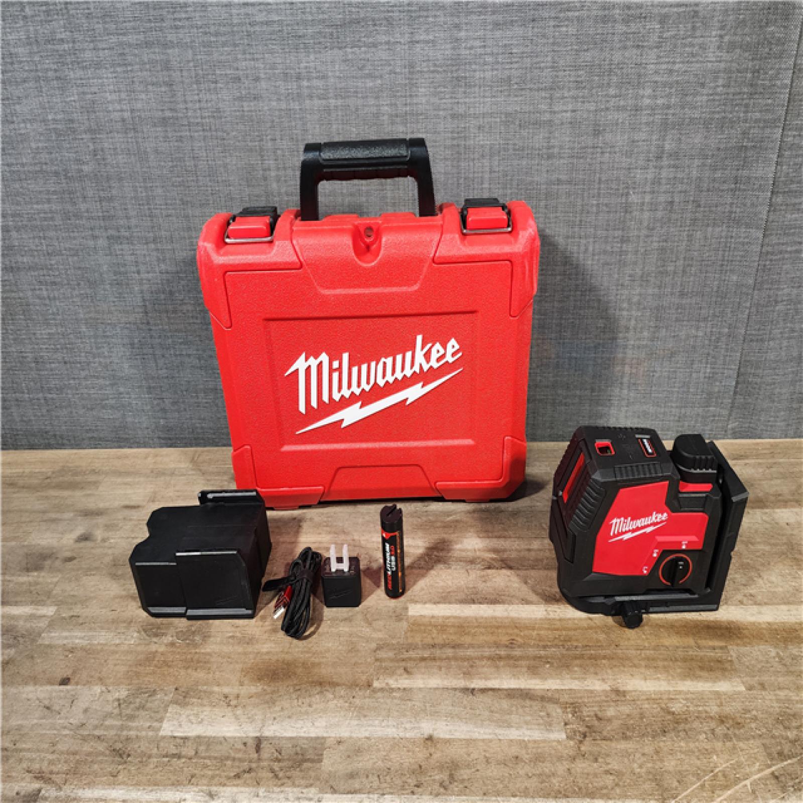 HOUSTON LOCATION - AS-IS Milwaukee-3522-21 Green Beam Laser Cross Line Plumb Point Rechargeable USB Kit