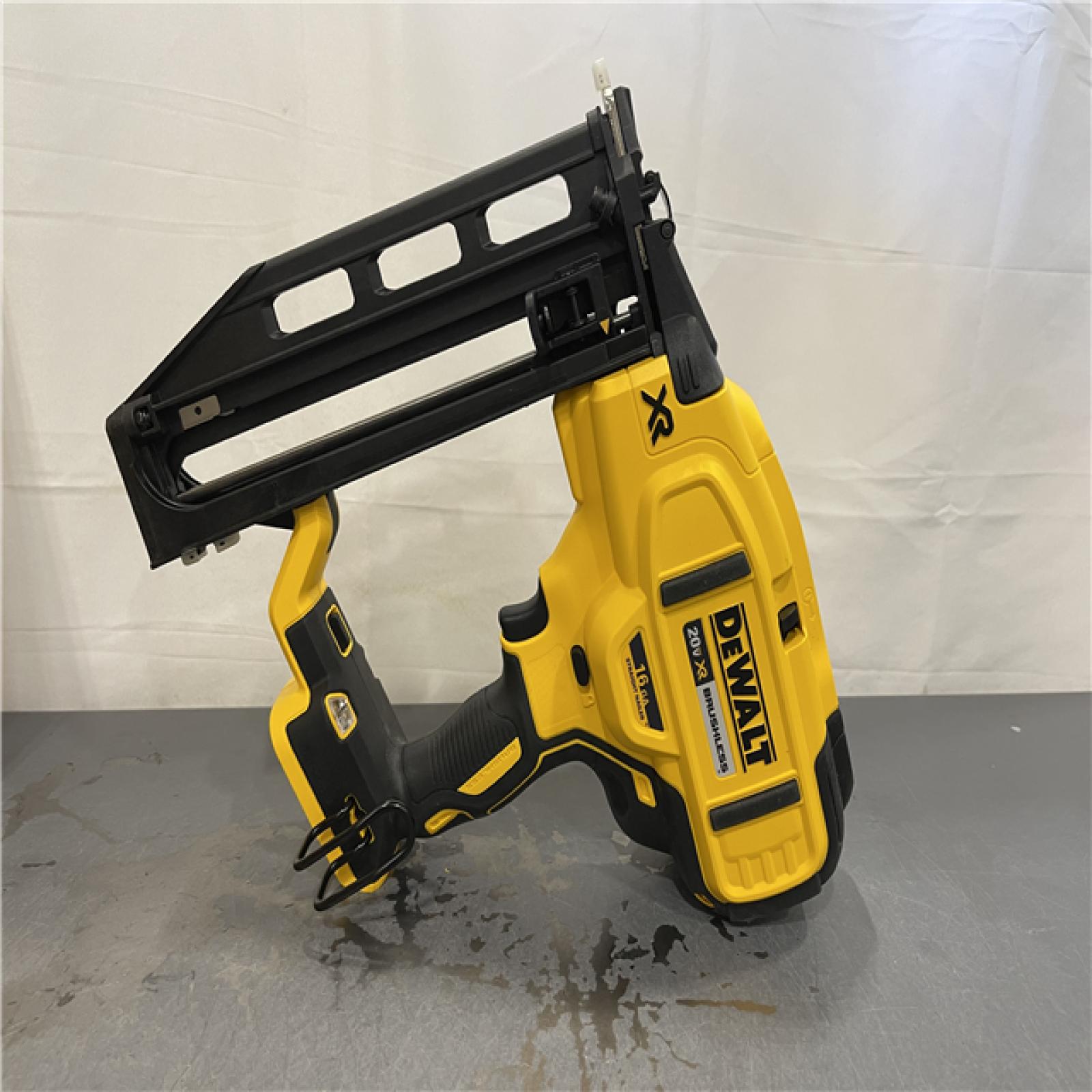 AS-IS - DEWALT 20V MAX XR 16-Gauge Lithium-Ion Cordless Finish Nailer