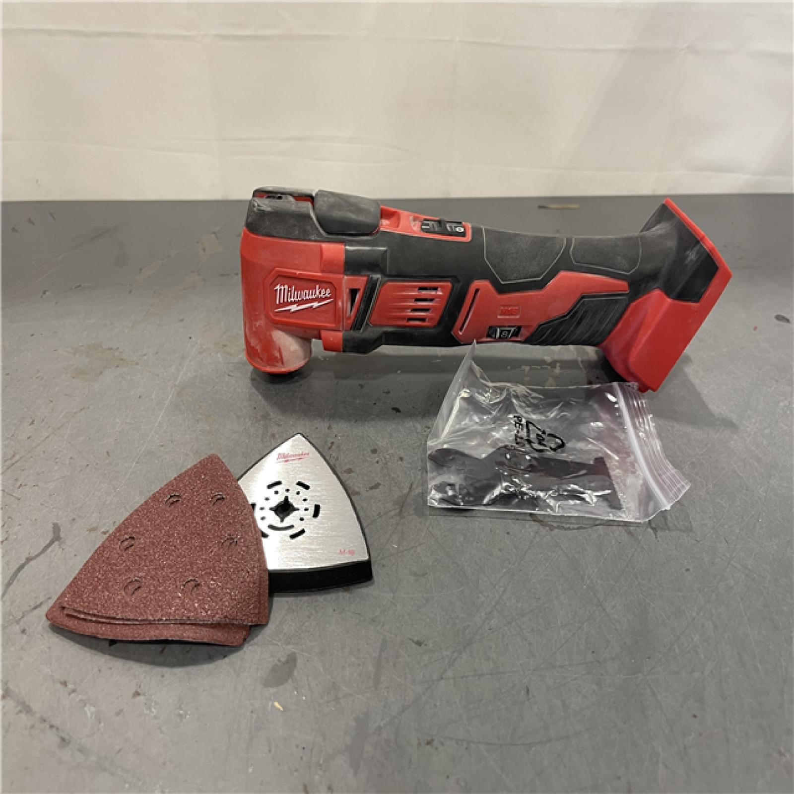 AS-IS - Milwaukee M18 18V Lithium-Ion Cordless Oscillating Multi-Tool