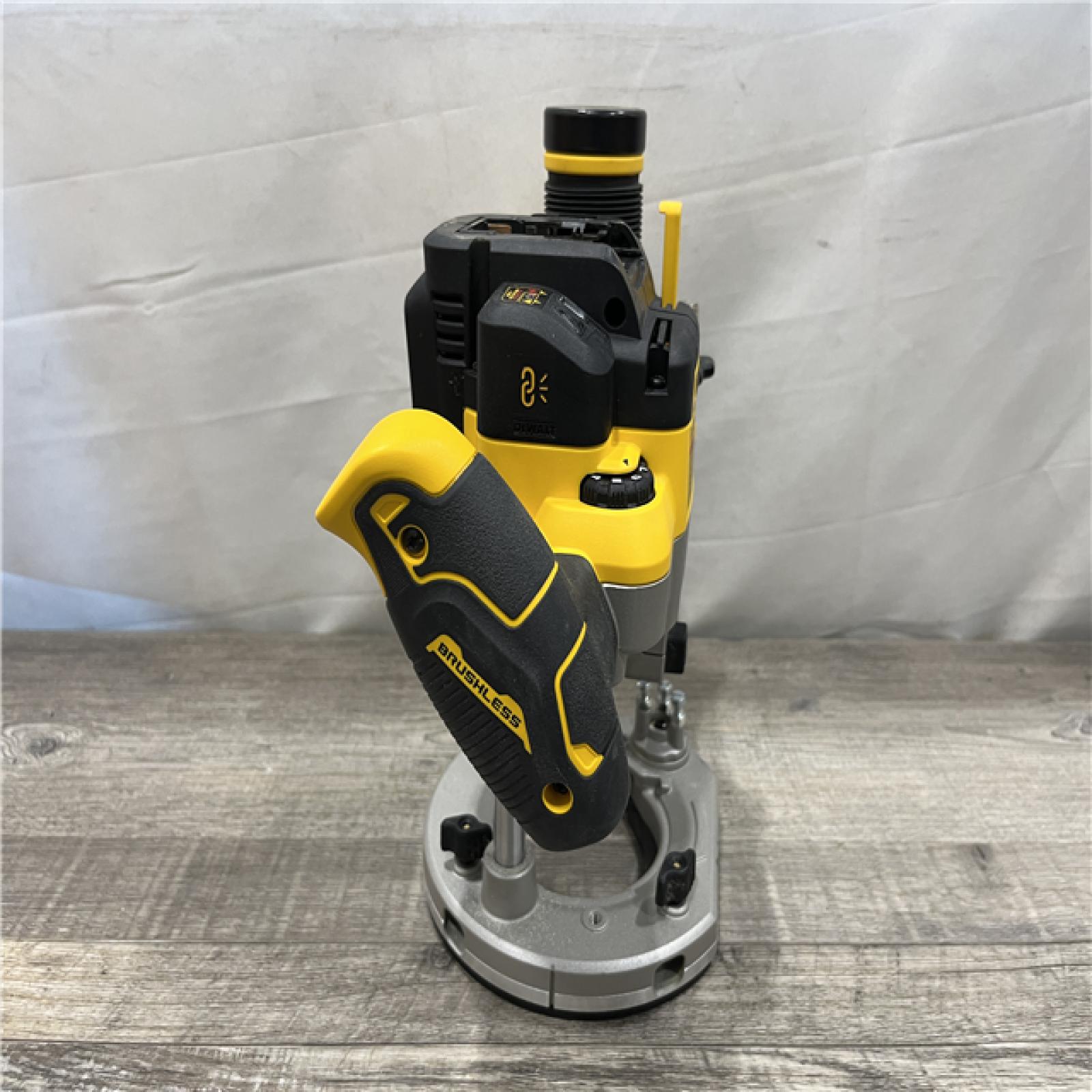 AS-IS DEWALT 20V MAX XR 2-1/4 Peak HP Brushless Cordless Plunge Router (Tool Only)