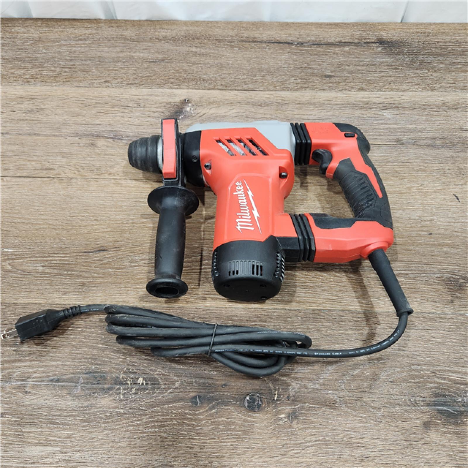 ASIS Milwaukee 526821 Rotary Hammer 11/8 Sds Plus Kit