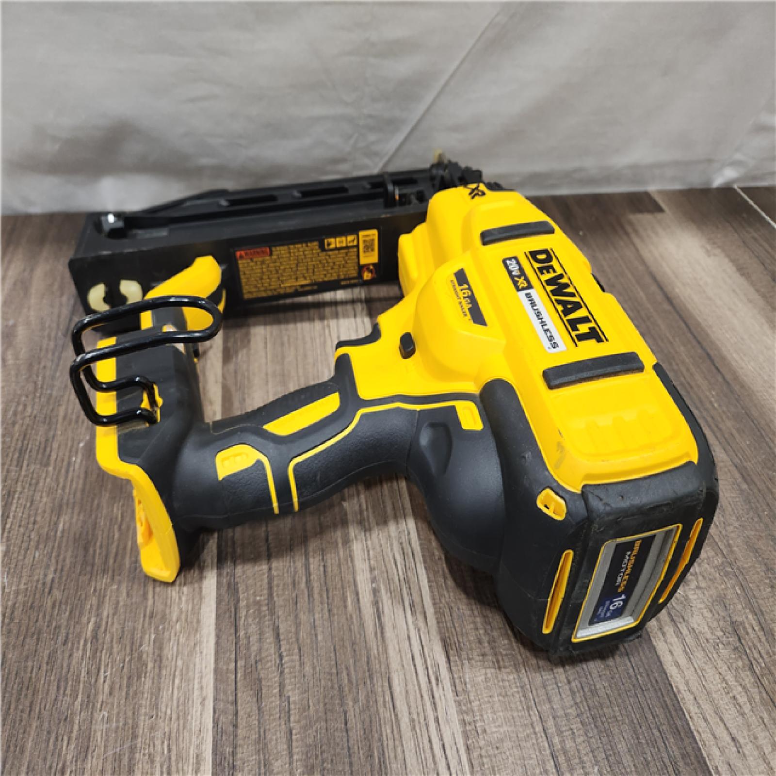 AS-IS- DeWalt 20V MAX XR Lithium-Ion Cordless 18-Gauge Brad Nailer (Tool Only)