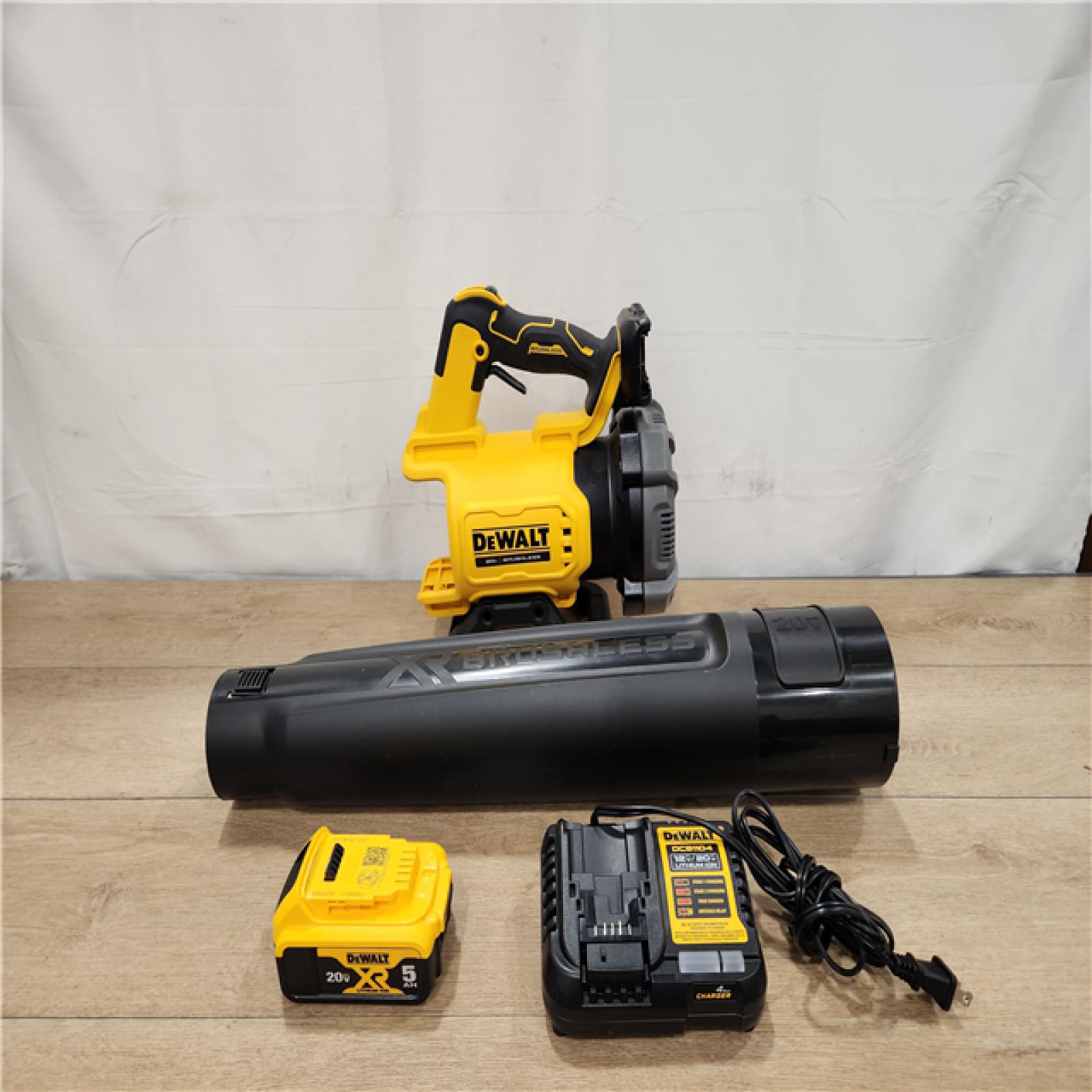 AS-IS- DEWALT 20V MAX* XR Brushless Cordless Handheld Blower Kit
