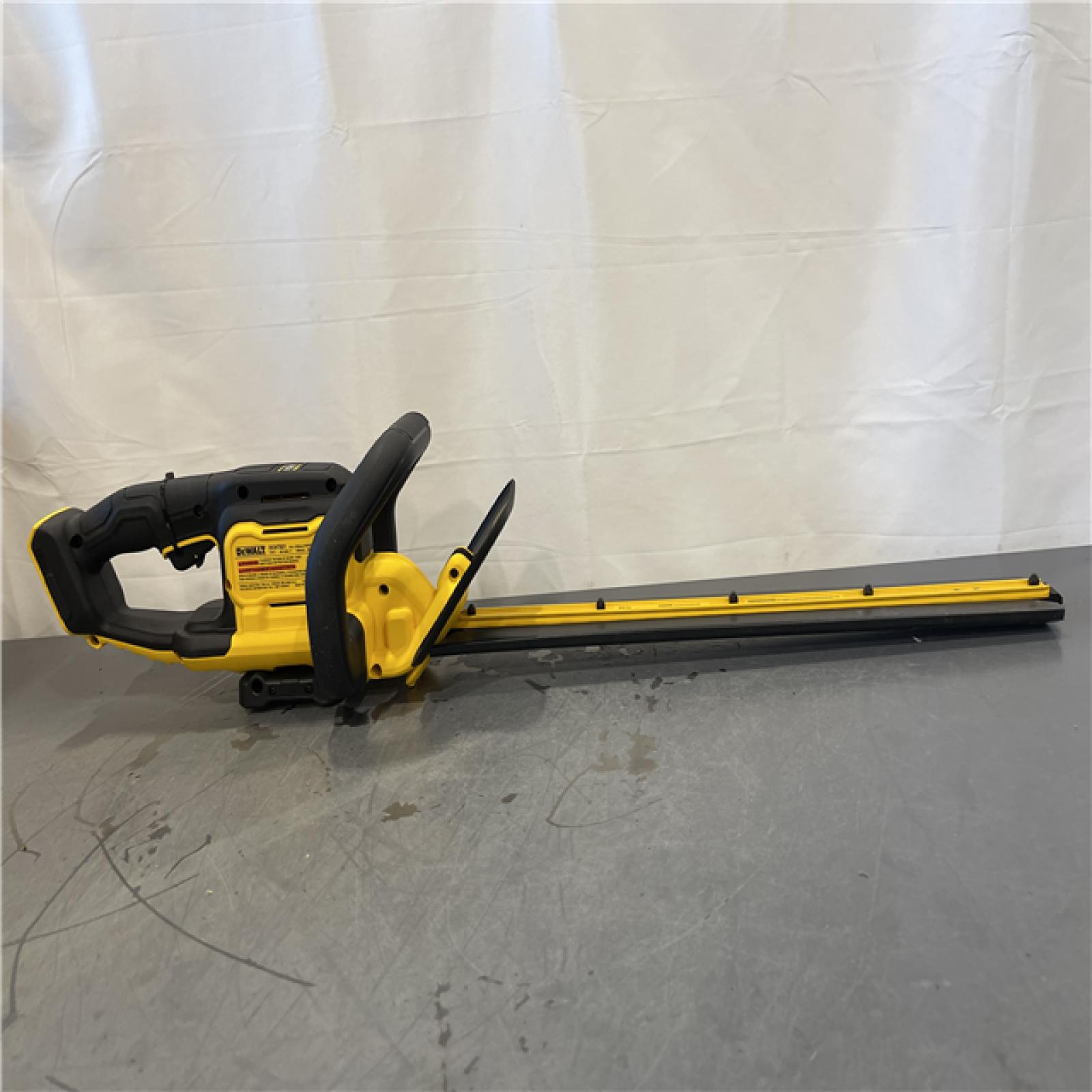 AS-IS - DeWalt 20V MAX 22 in. Cordless Battery Powered Hedge Trimmer