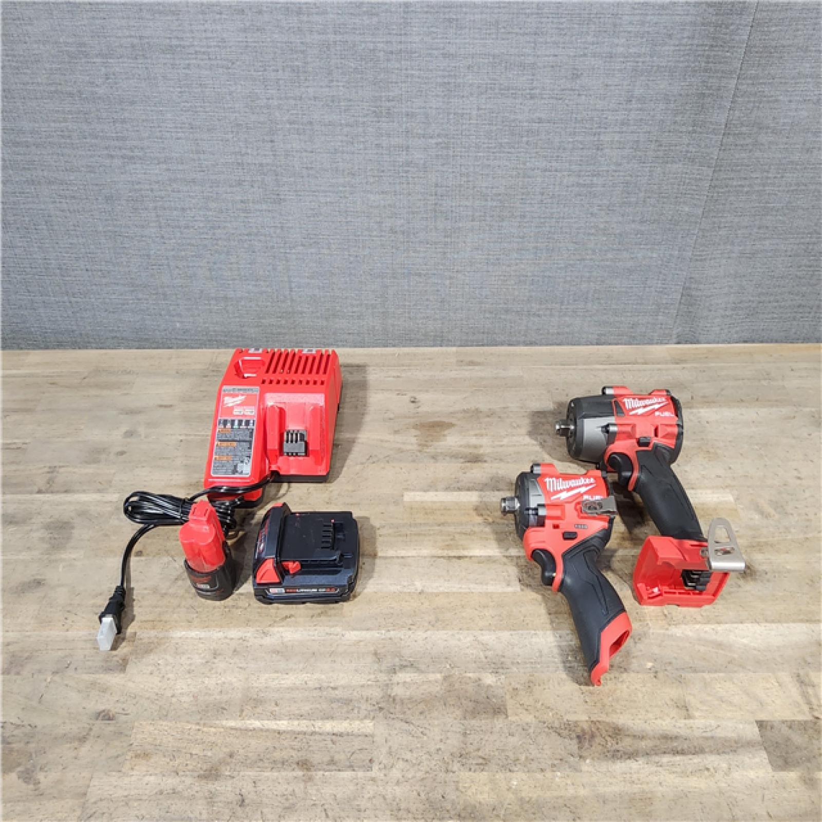 HOUSTON LOCATION - AS-IS MILWAUKEE 2 TOOL COMBO KIT W/ (2) BATTERY & CHARGER