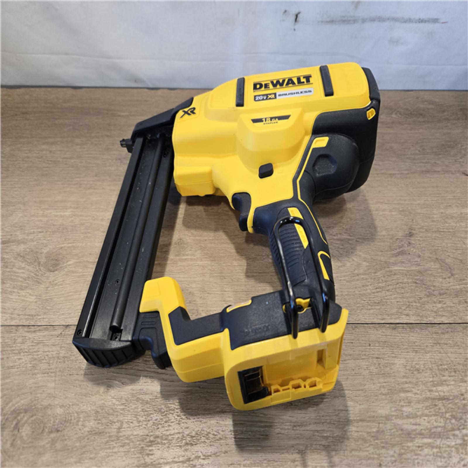 AS-IS DEWALT 20V MAX XR Cordless 18-Gauge Narrow Crown Stapler Kit