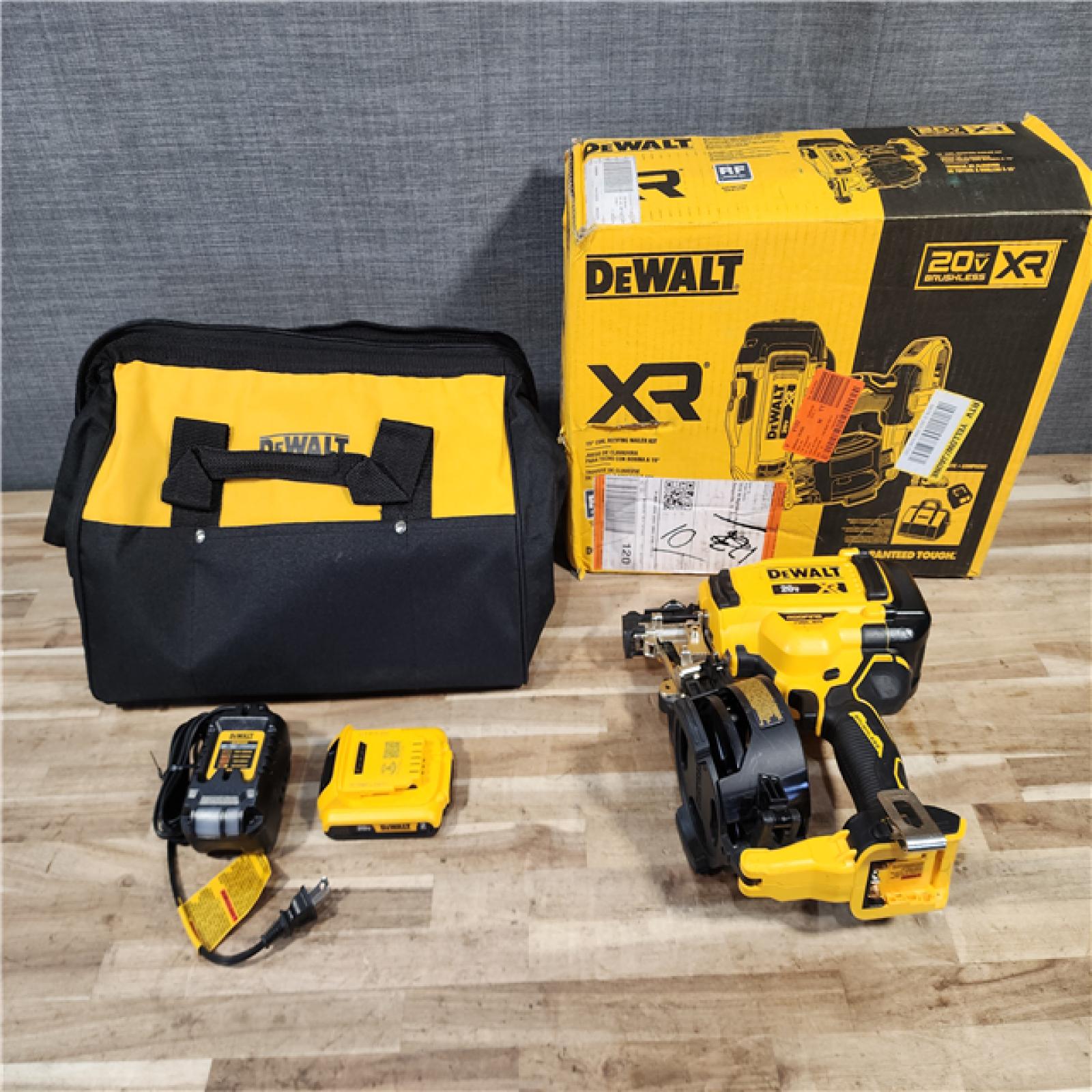 HOUSTON LOCATION - AS-IS DEWALT 20V MAX Lithium-Ion 15-Degree Electric Cordless Roofing Nailer Kit