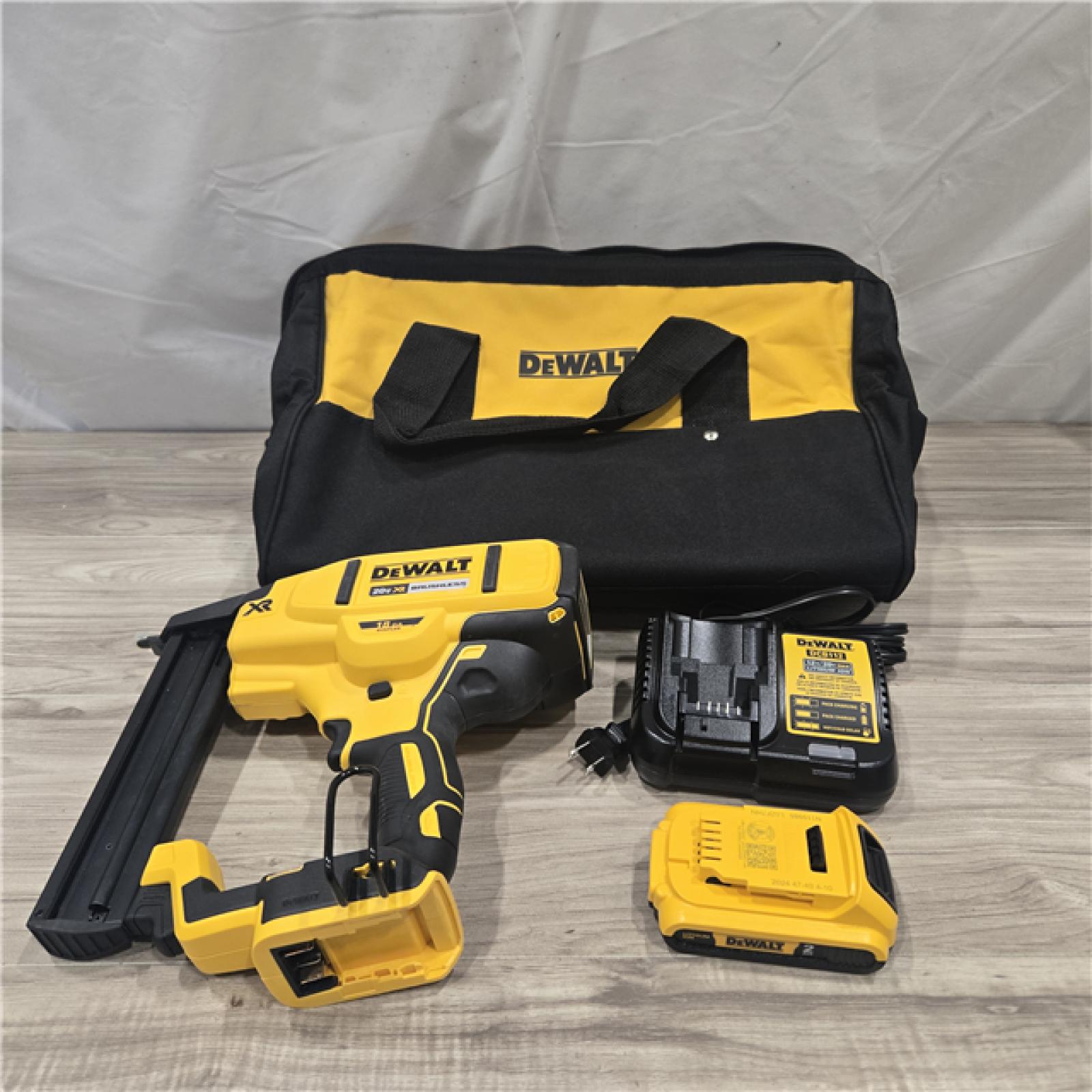 AS-IS DeWALT DCN681D1 20V MAX 18ga Cordless Narrow Crown Stapler Kit