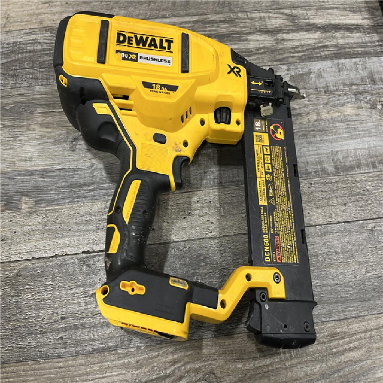AS-IS DEWALT 20V MAX XR 18 Gauge Brad Nailer Kit