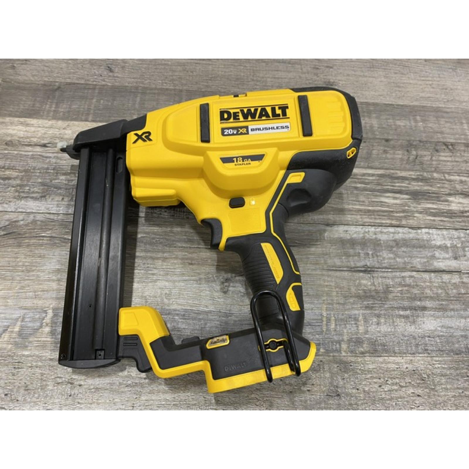 AS-IS DEWALT 20V MAX XR Lithium-Ion Cordless 18-Gauge Narrow Crown Stapler Kit