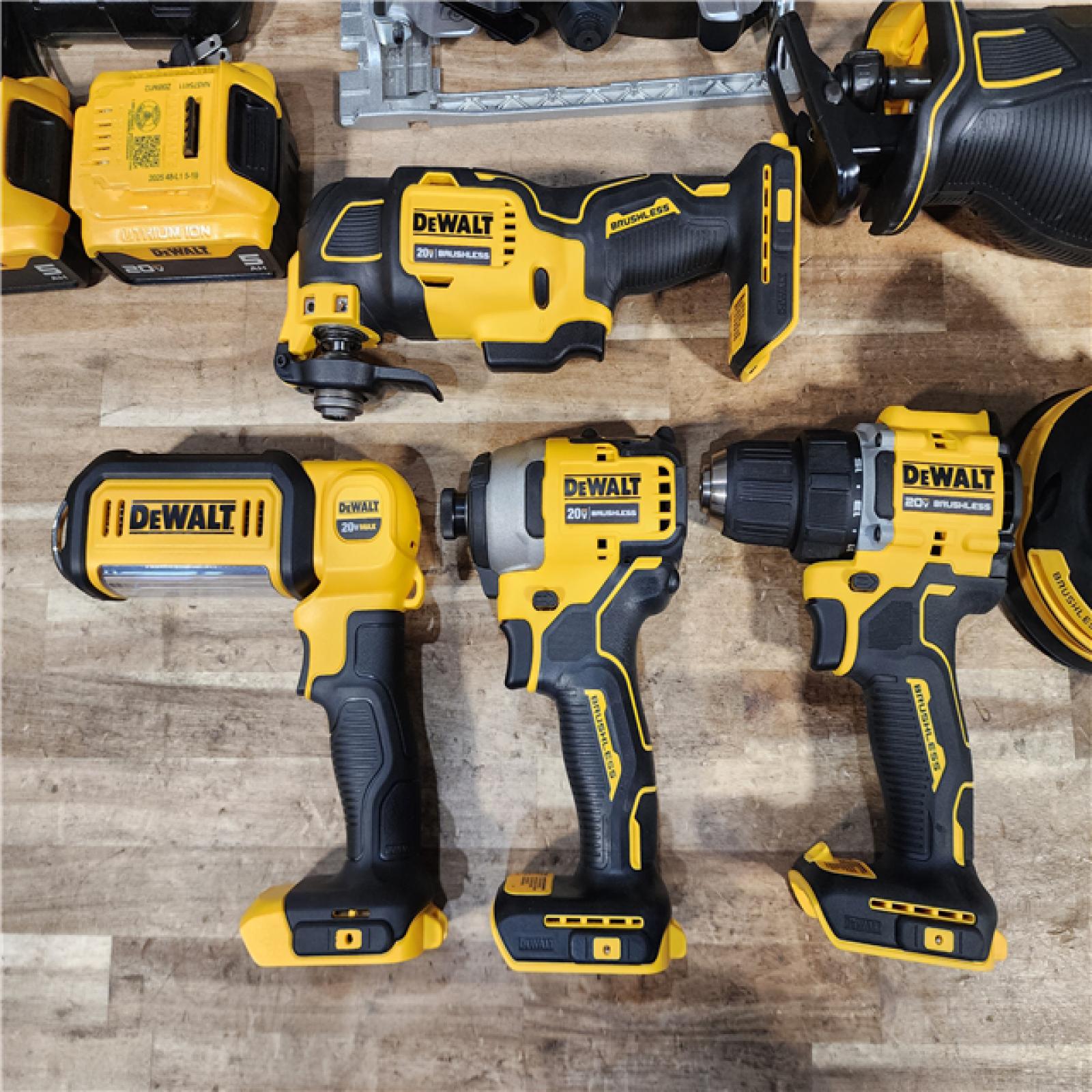HOUSTON LOCATION - AS-IS (APPEARS LIKE NEW) DEWALT 20V Lithium-Ion Cordless 8-Tool Combo Kit