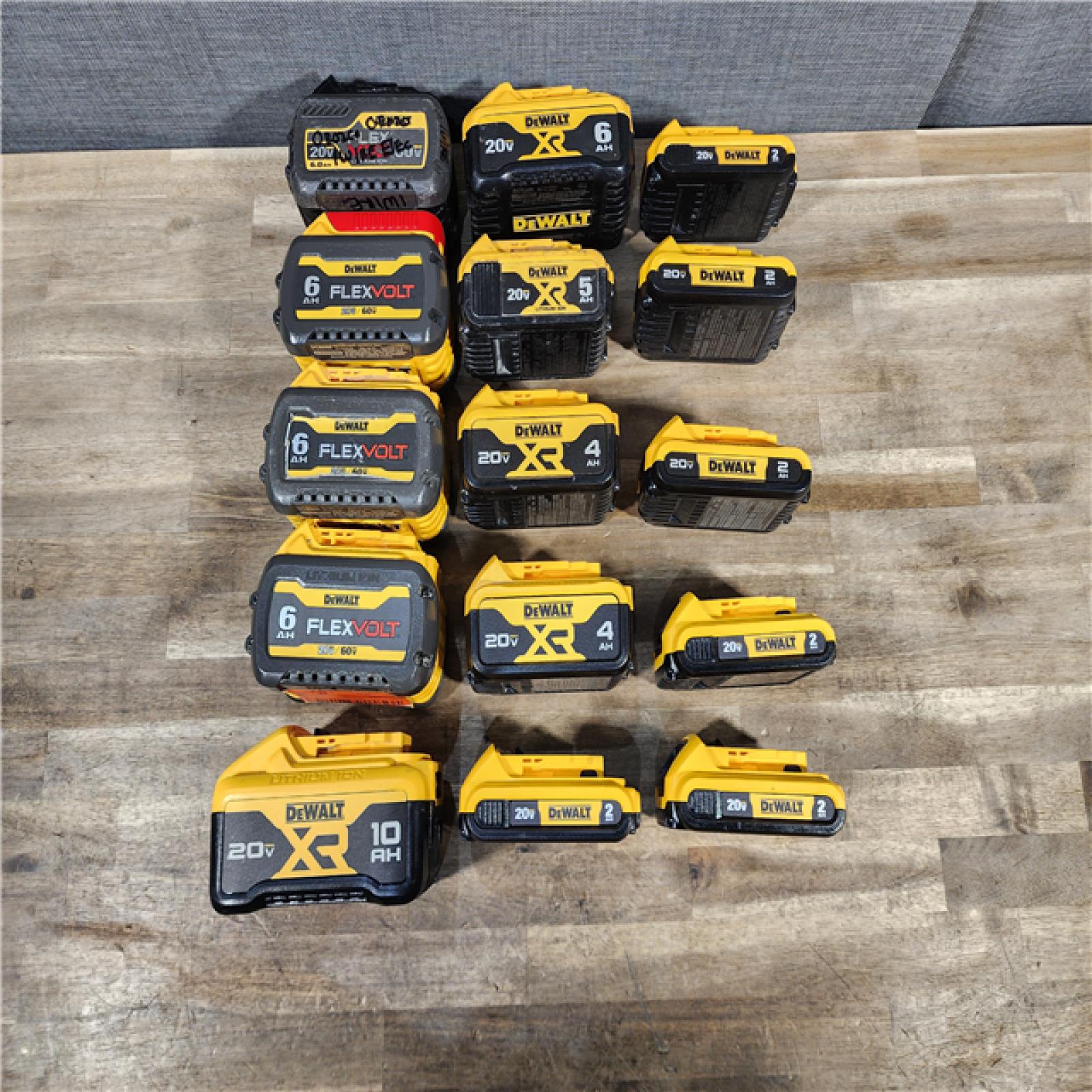 HOUSTON LOCATION - AS-IS DEWALT BATTERY PACK QTY - 15