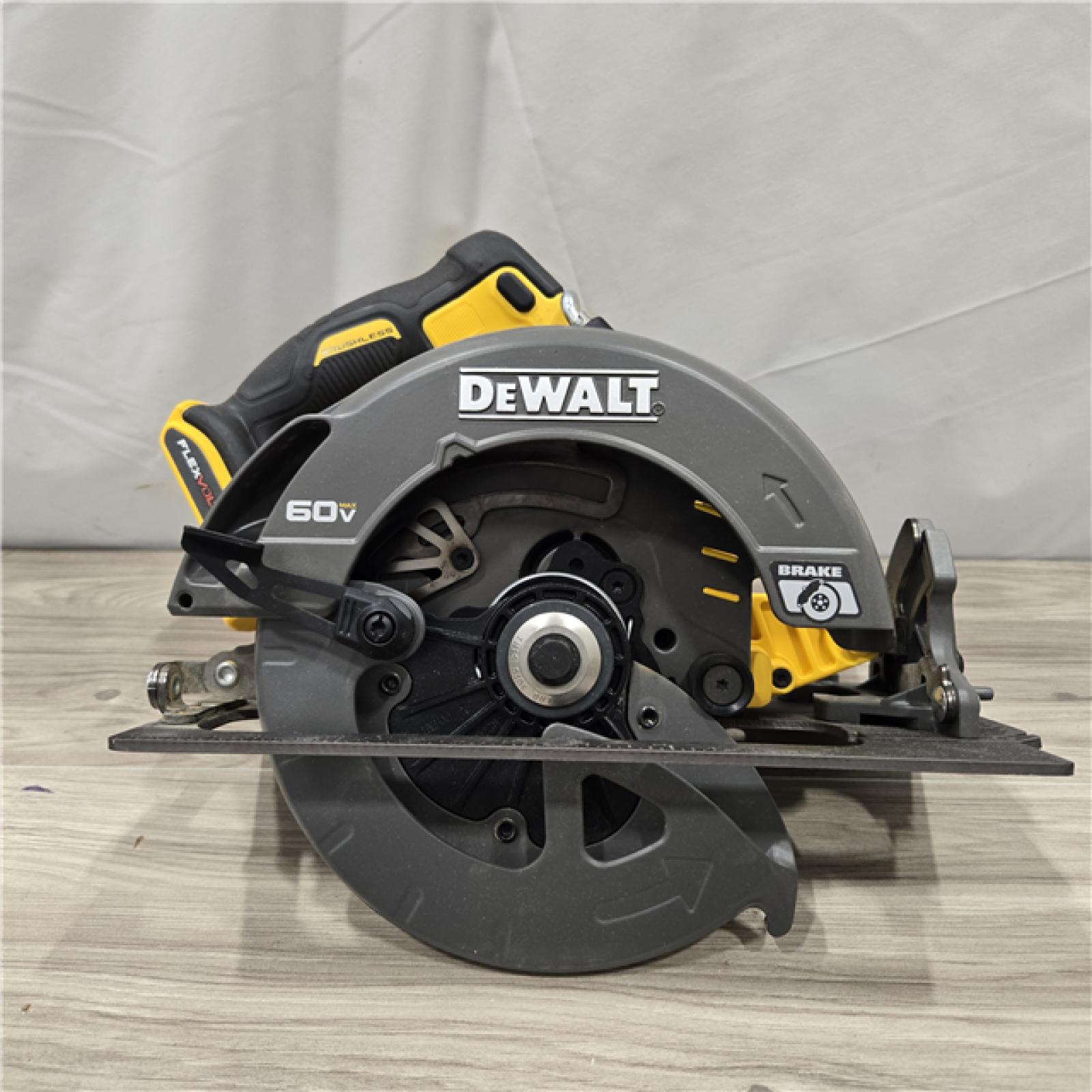 AS-IS DeWALT Flexvolt Max 7-1/4 60V Circular Saw (Tool Only)