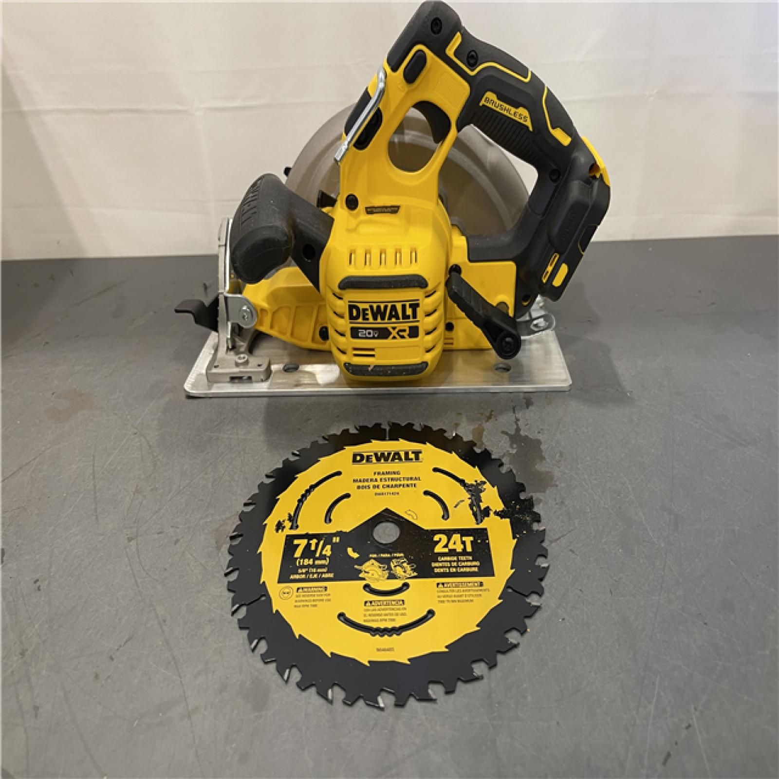 AS-IS - DEWALT 20-Volt MAX 7-1/4 in. Cordless Circular Saw