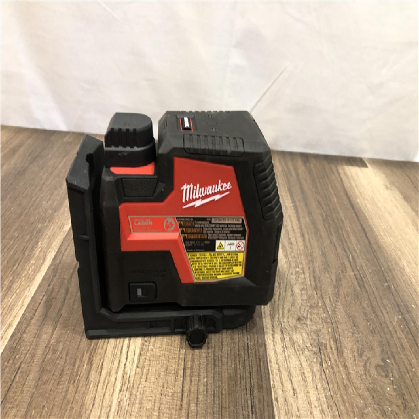 AS-IS Milwaukee 100 ft. REDLITHIUM Lithium-Ion USB Green Rechargeable Cross Line Laser Level with Charger