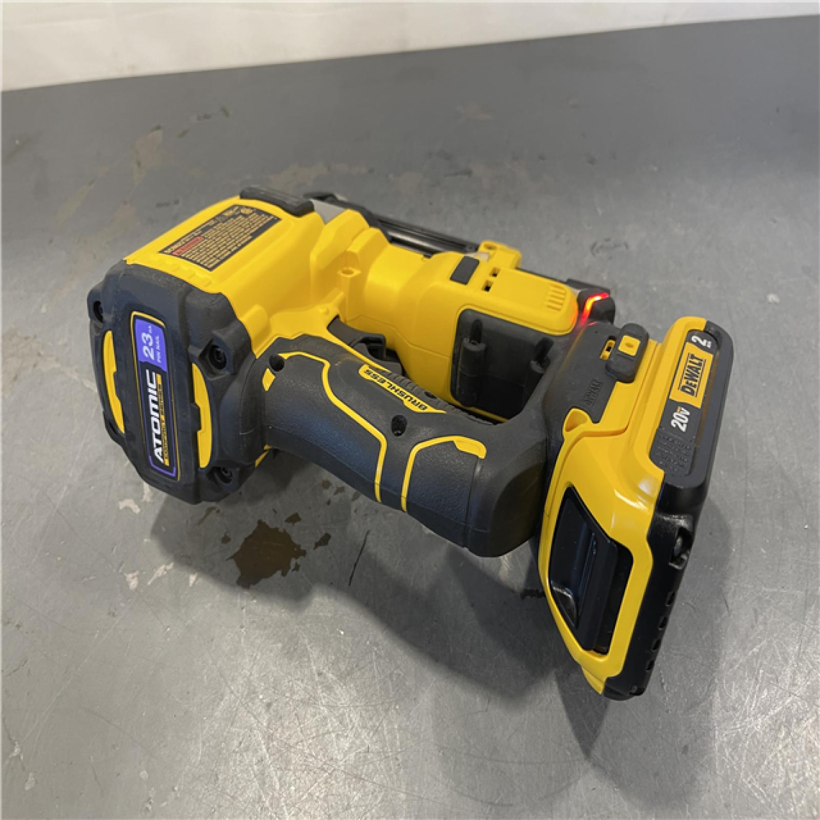 AS-IS - DeWalt ATOMIC 20V MAX Lithium Ion Cordless 23 Gauge Pin Nailer Kit