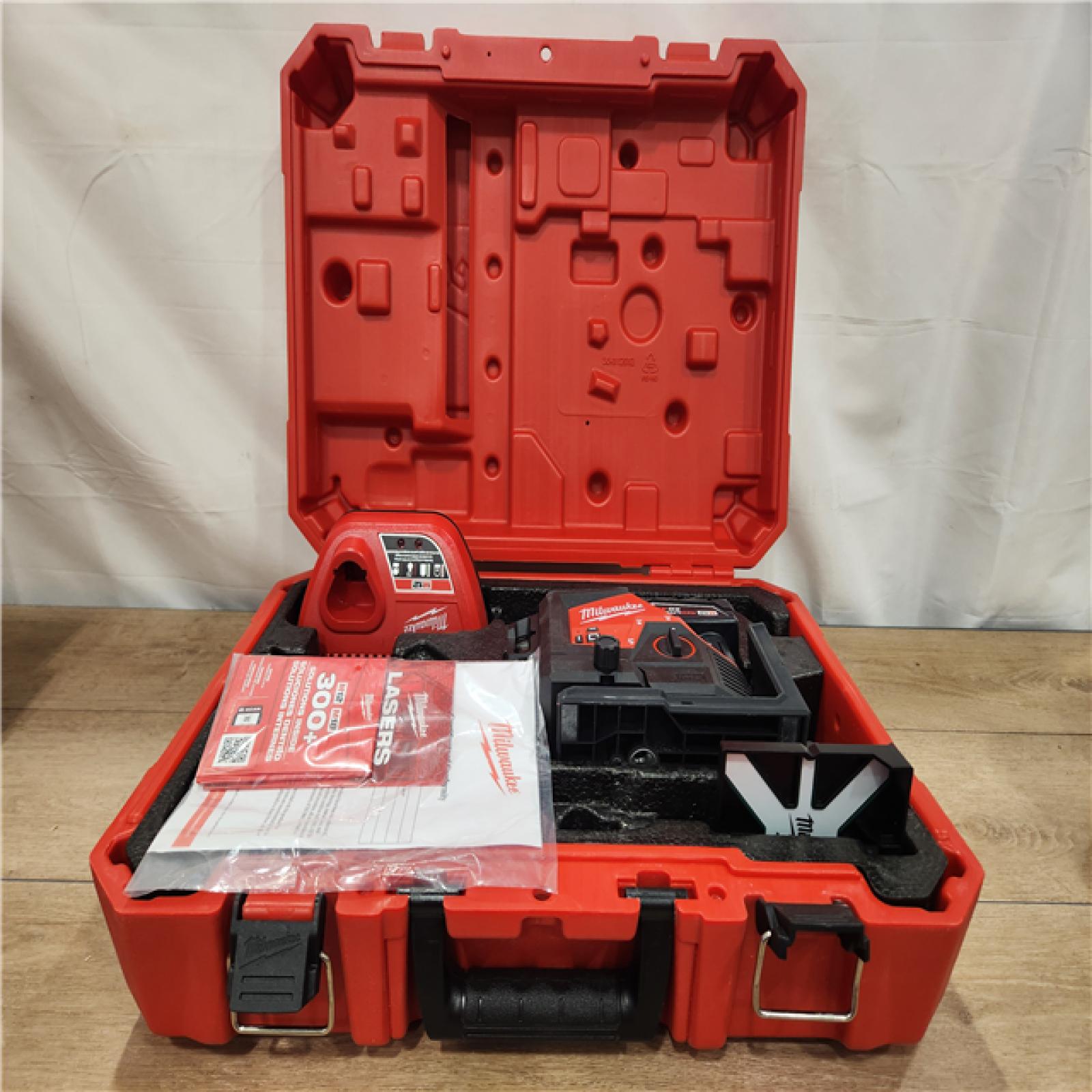 AS-IS- Milwaukee- M12 Green Beam Laser 360° 3-Plane Kit