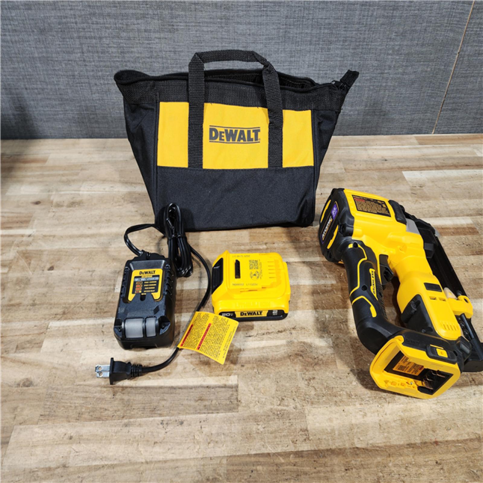 HOUSTON LOCATION - AS - IS DEWALT ATOMIC 20V MAX Lithium Ion Cordless 23 Gauge Pin Nailer Kit