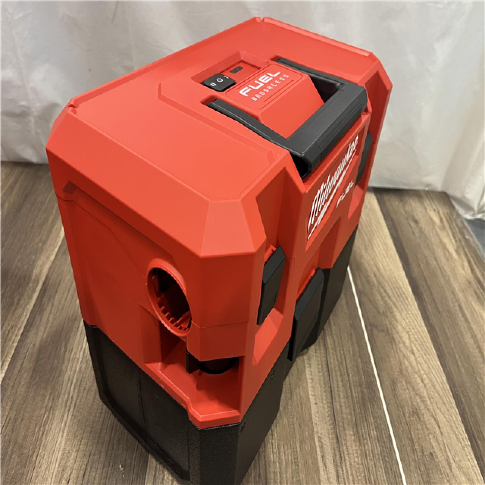 GOOD Milwaukee M12 Cordless Shop Vacuum - Tool Only