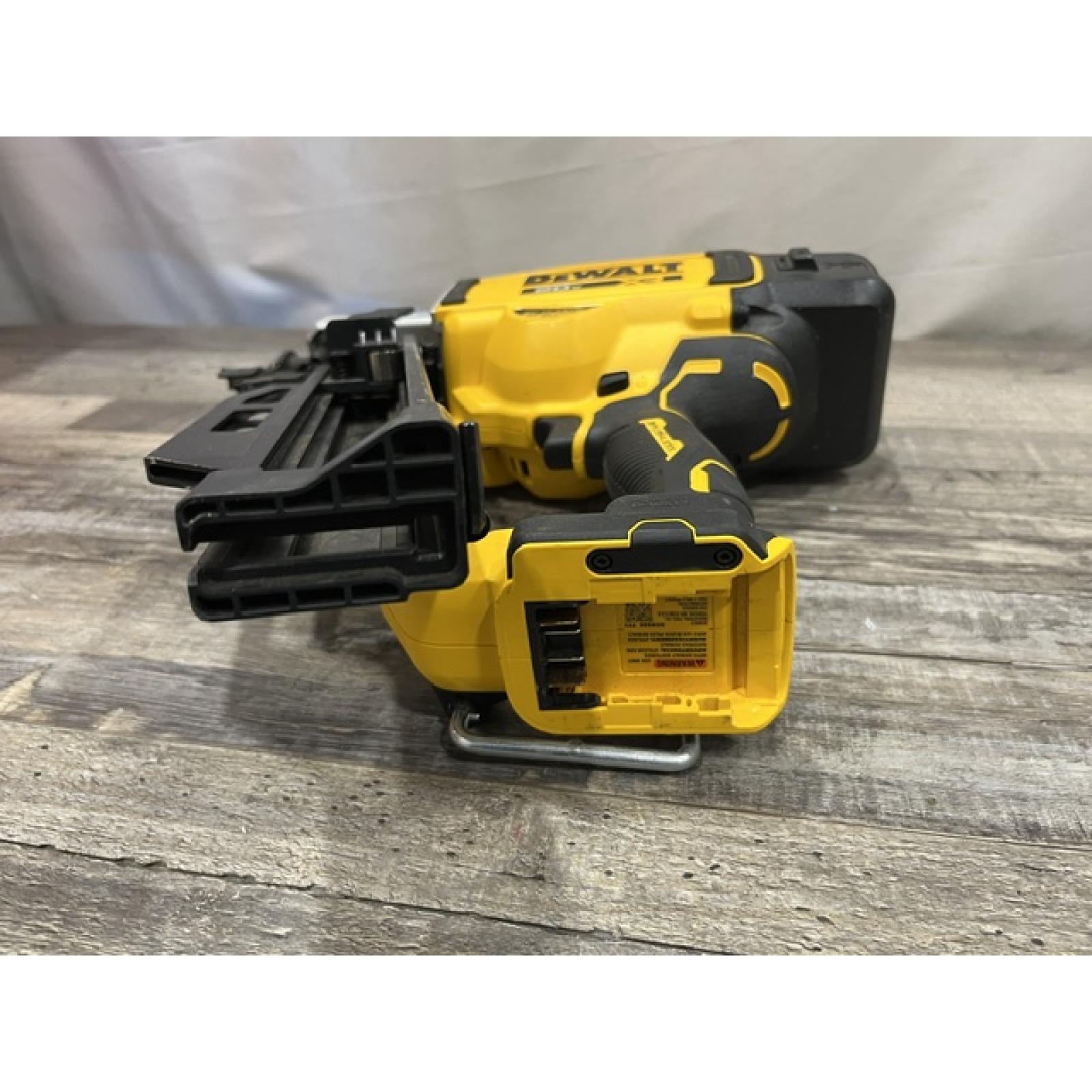 AS-IS DEWALT 20-Volt 21° Cordless Framing Nailer (Tool-Only)