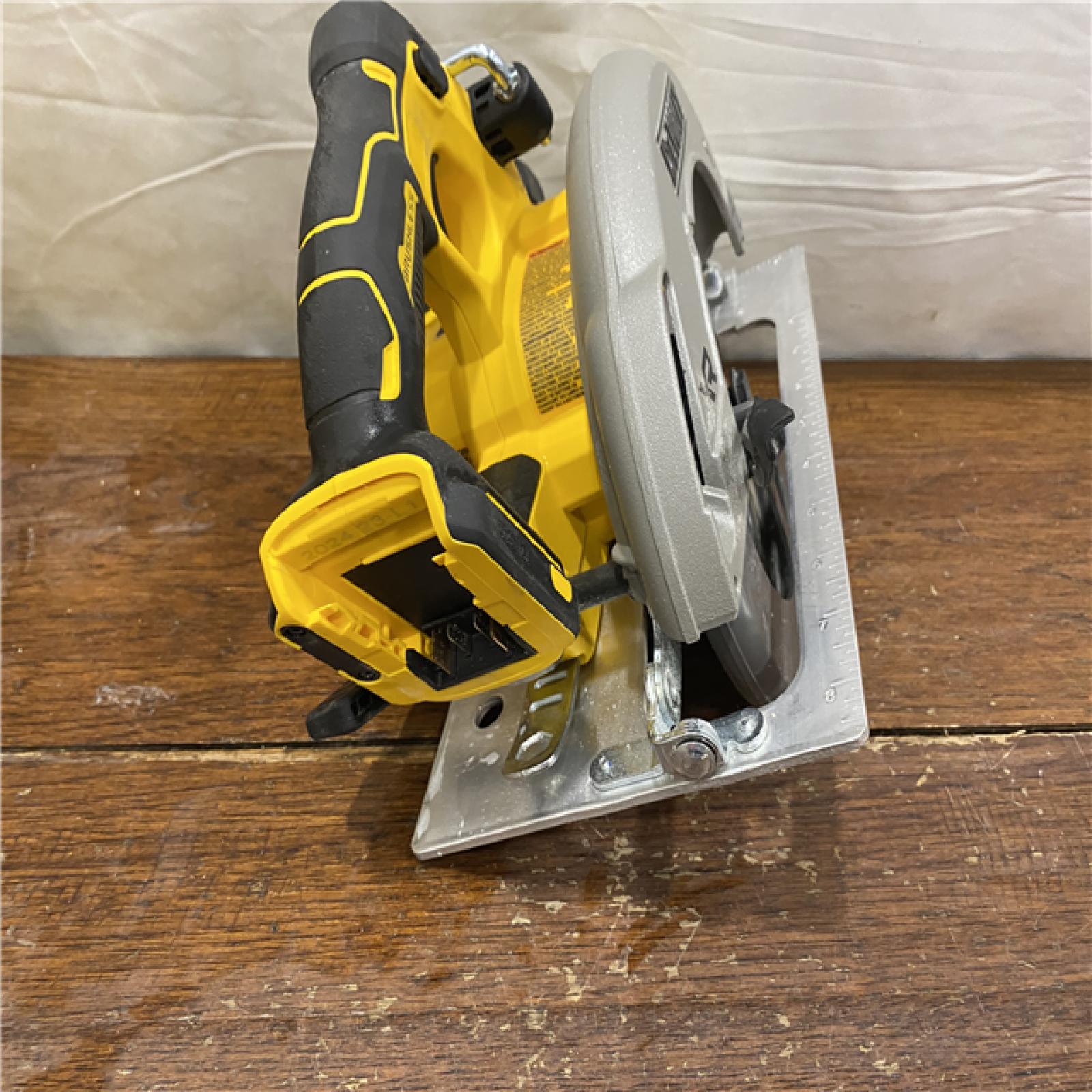 AS-IS DEWALT 20-Volt MAX 7-1/4 in. Cordless Circular Saw (Tool Only)