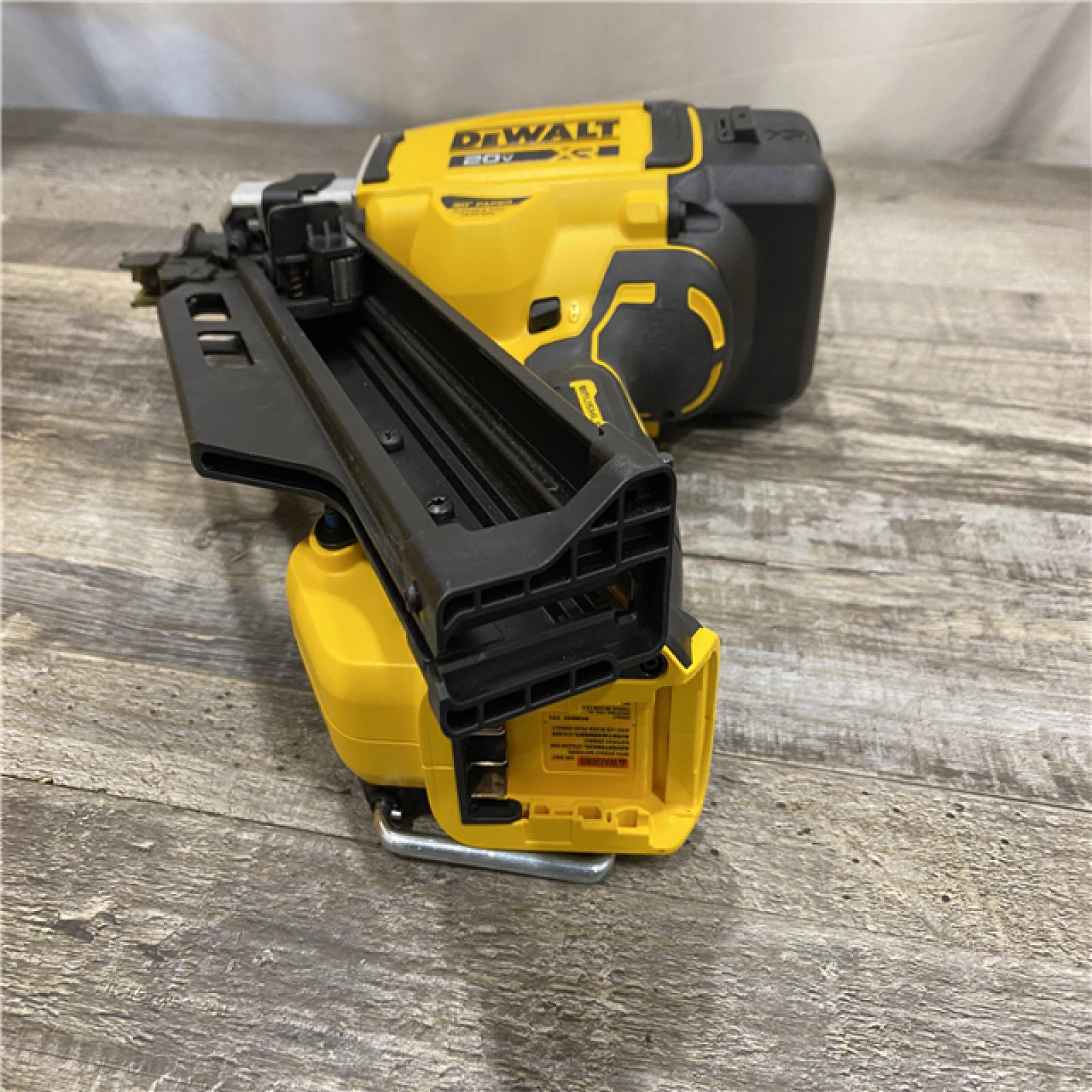 AS-IS DEWALT 20V 30 Degree Cordless Framing Nailer (Tool-Only)