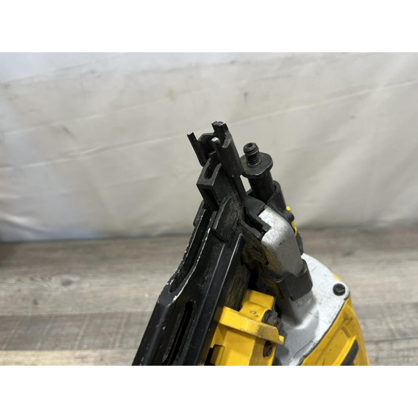 AS-IS DEWALT 20V MAX XR Lithium-Ion Electric Cordless Brushless 2-Speed 21° Plastic Collated Framing Nailer (Tool Only)