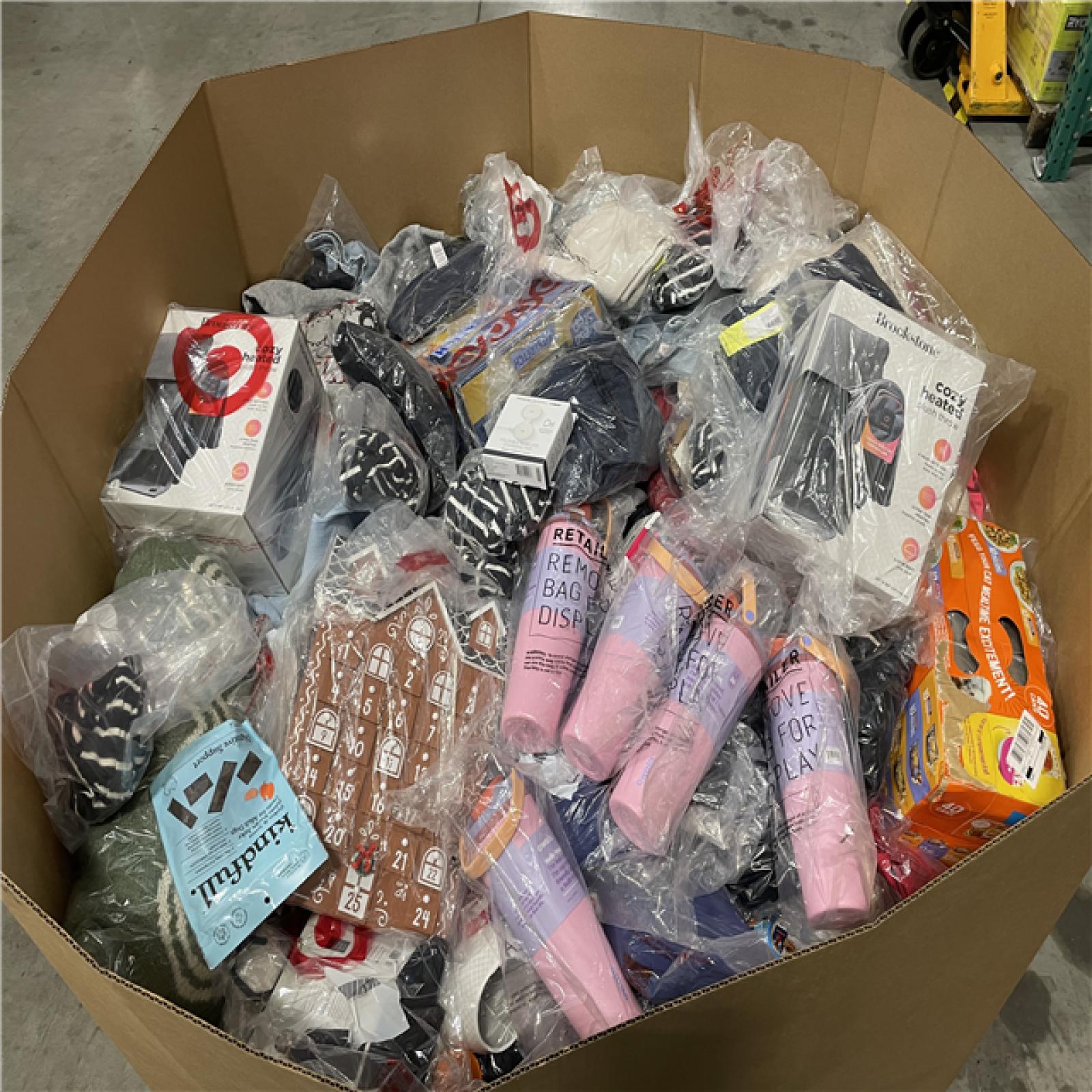 DALLAS LOCATION- NEW!- BULLSEYE MIXED CLOTHING PALLET (300 UNITS)