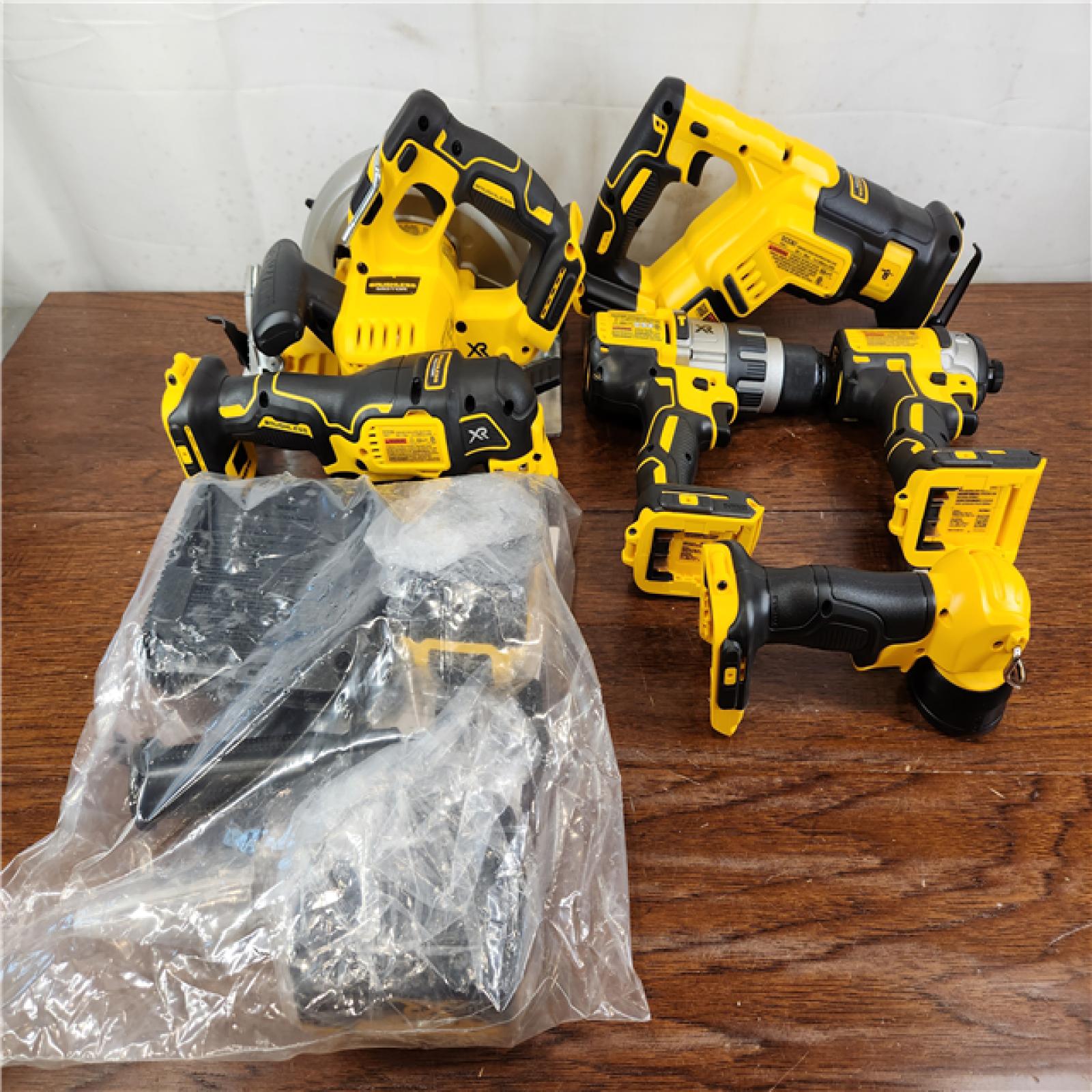 AS-IS DeWalt 20-Volt MAX XR Lithium-Ion Brushless Cordless (6-Tool) Combo Kit