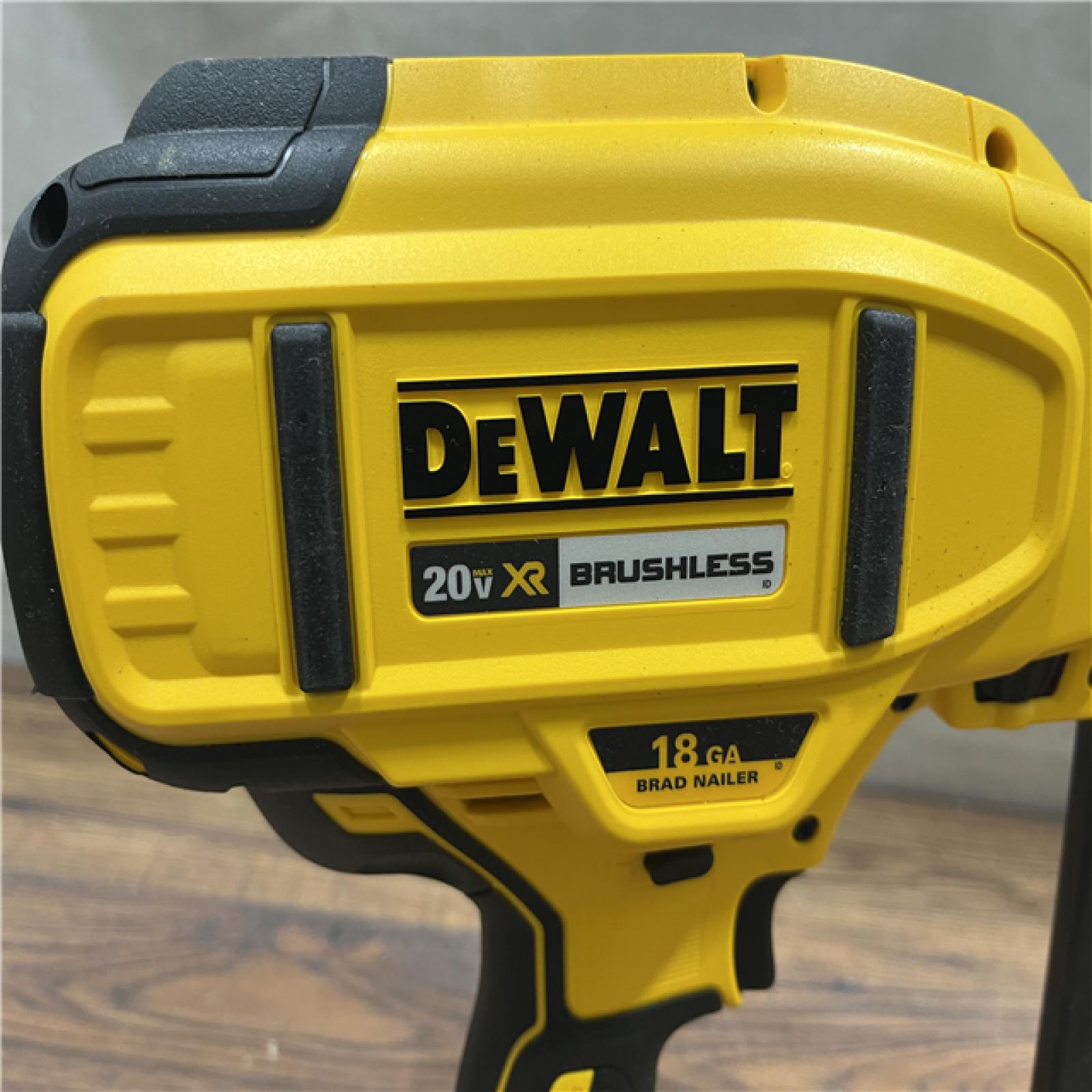AS-IS DEWALT 20V MAX XR 18 Gauge Brad Nailer Kit