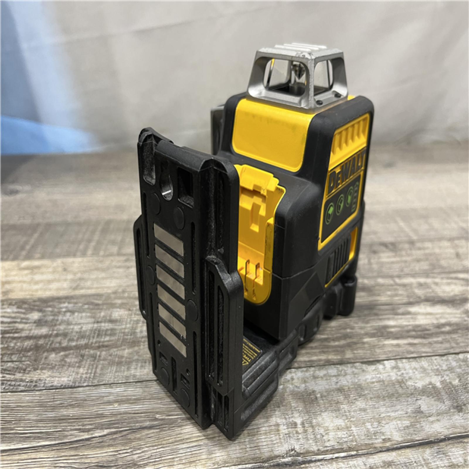 AS-IS DEWALT 12V MAX Lithium-Ion 100 ft. Green Self-Leveling 3-Beam 360 Degree Laser Level Kit