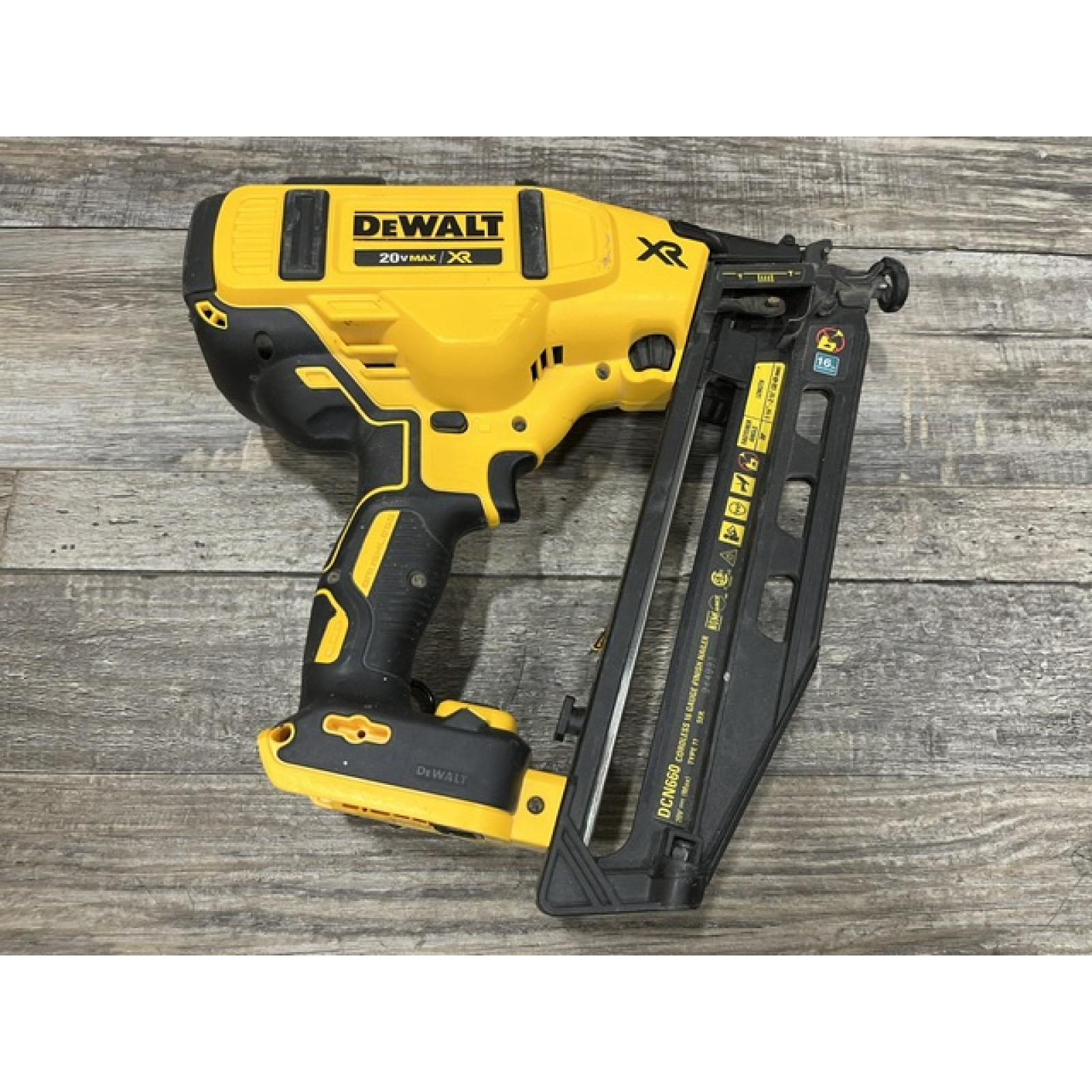 AS-IS DEWALT 20V MAX XR 16-Gauge Electric Cordless Angled Finishing Nailer Kit