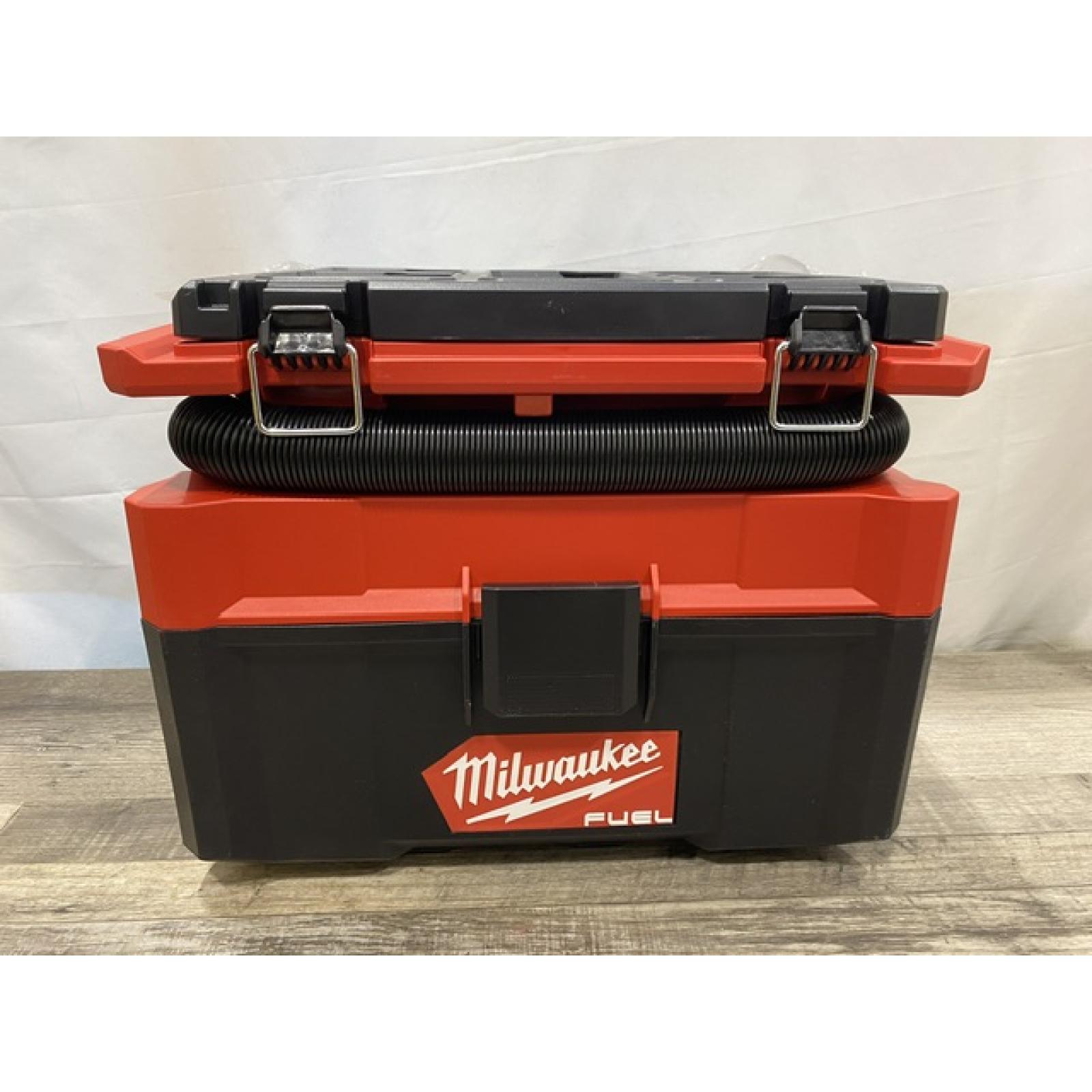 LIKE NEW - Milwaukee  FUEL PACKOUT 18-Volt Lithium-Ion Cordless 2.5 Gal. Wet/Dry Vacuum (Vacuum-Only)