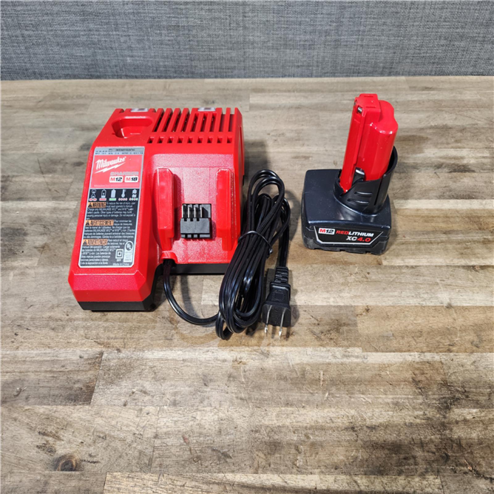 HOUSTON LOCATION - AS-IS Milwaukee Green 125 Ft. Cross Line and Plumb Points Laser Level Kit