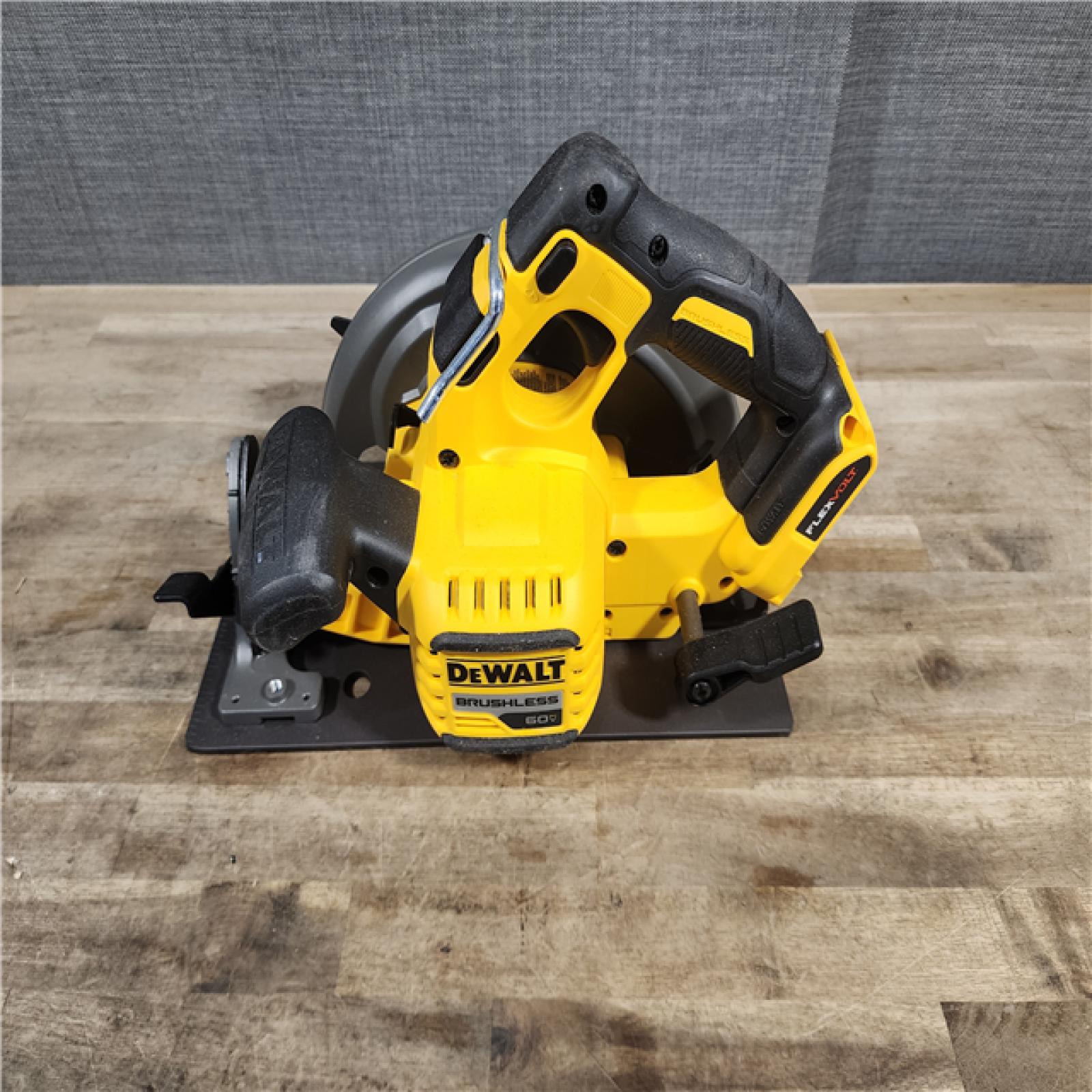 HOUSTON LOCATION - AS-IS DeWALT Flexvolt Max 7-1/4  60V Brushless Circular Saw DCS578B (Bare Tool)