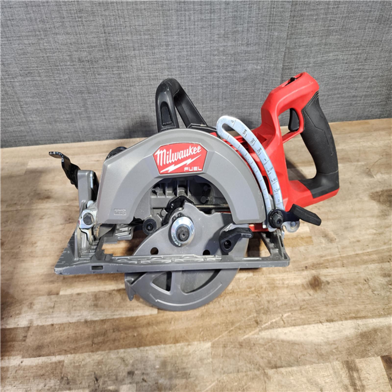 HOUSTON LOCATION - AS-IS MILWAUKEE 7-1/4 REAR HANDLE CIRCULAR SAW (TOOL ONLY)