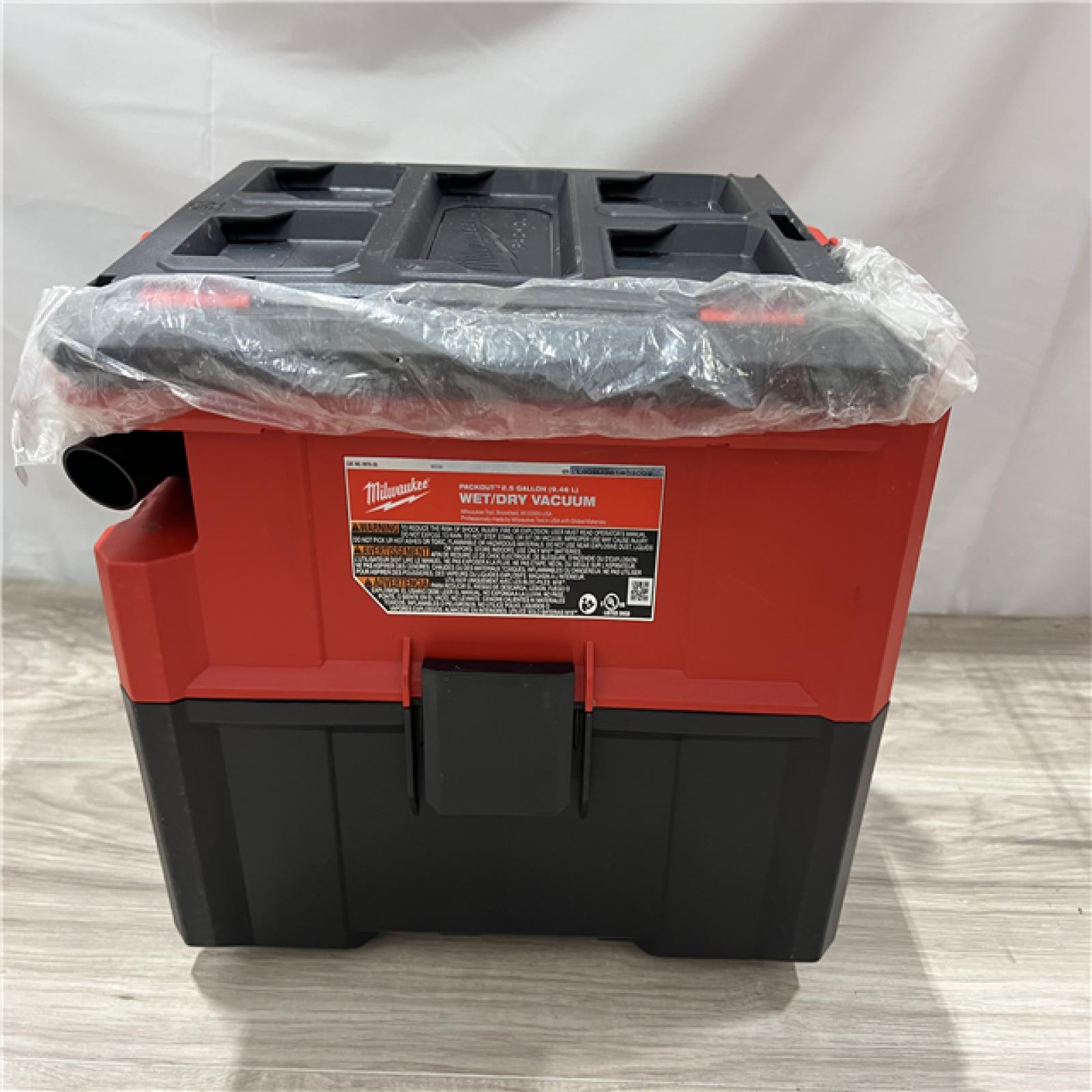AS-IS Milwaukee FUEL PACKOUT 18-Volt Lithium-Ion Cordless 2.5 Gal. Wet/Dry Vacuum (Vacuum-Only)