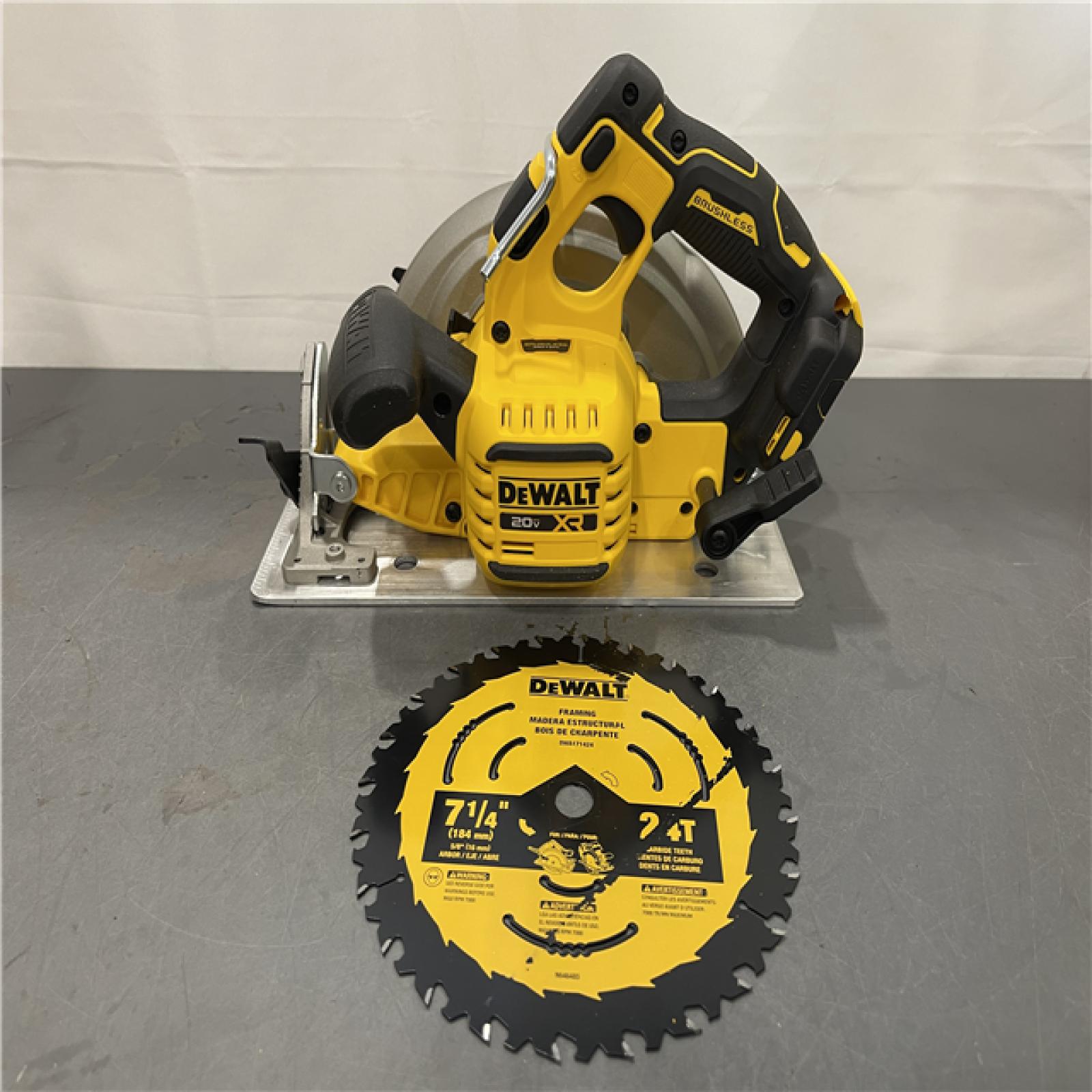 AS-IS - DEWALT 20-Volt MAX 7-1/4 in. Cordless Circular Saw