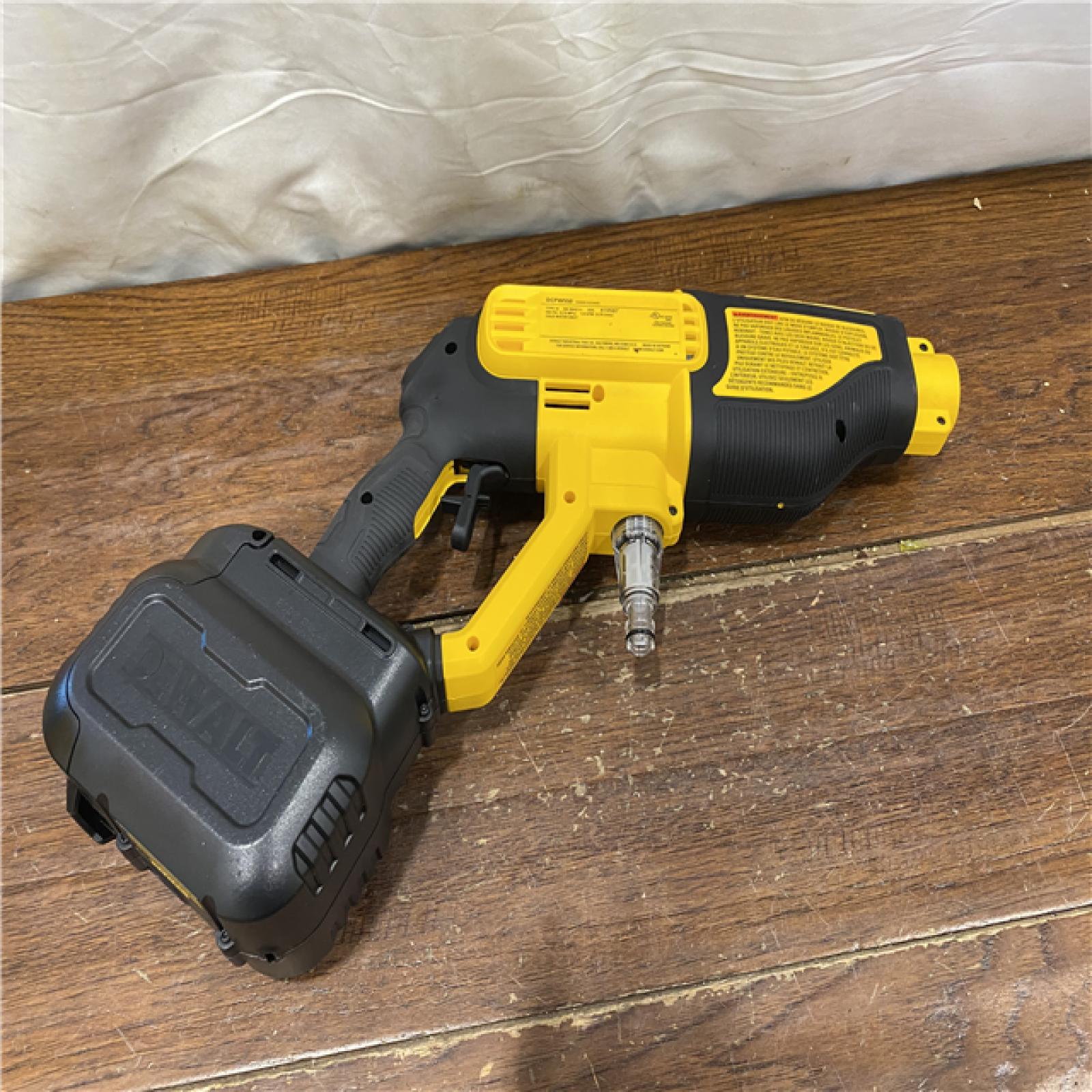 AS-IS Dewalt 20V 550 PSI  1 GPM Cordless Power Cleaner W/ 4 Nozzles Tool-Only DCPW550B