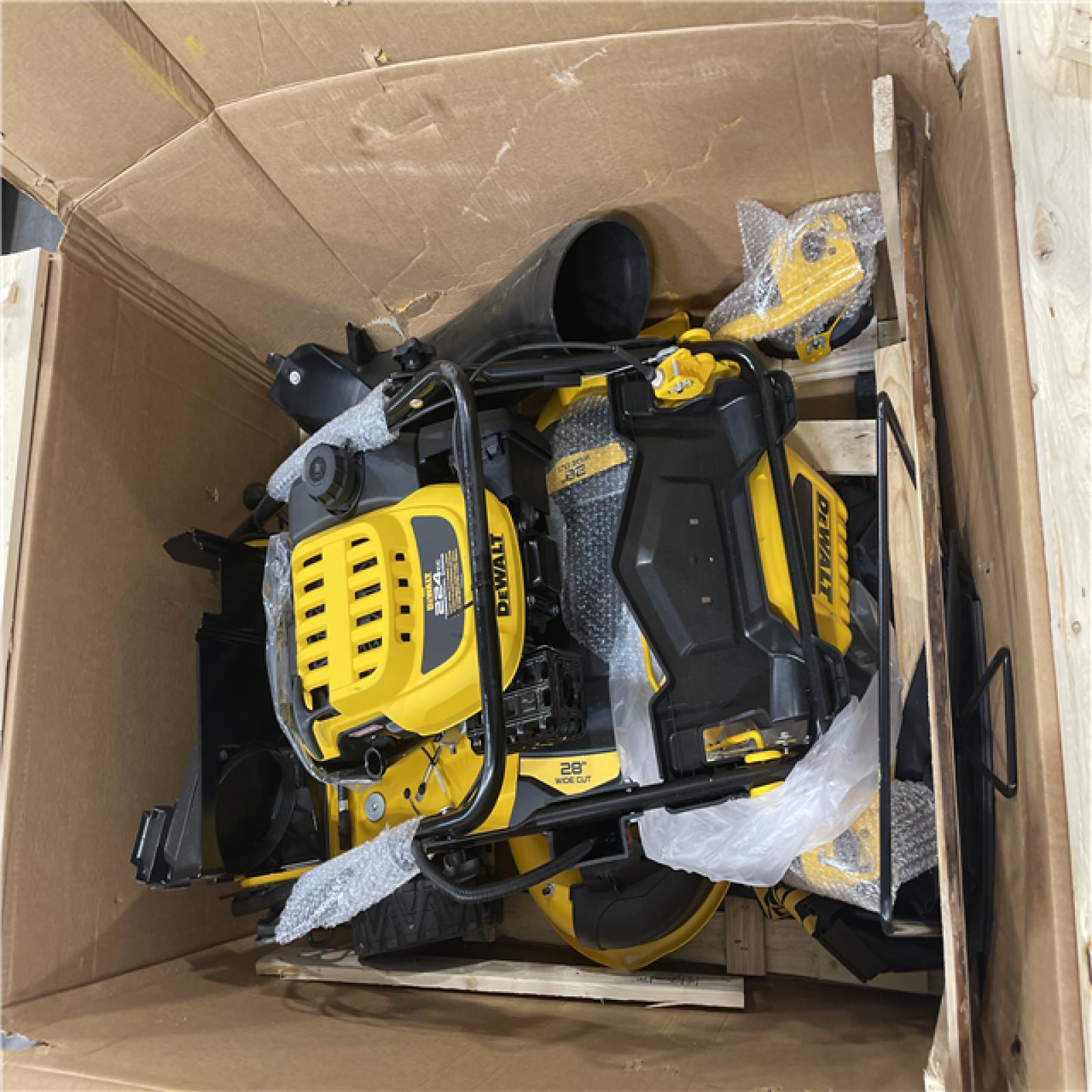 DALLAS LOCATION- AS IS! DEWALT 28 in. 224cc E-GOV Engine 3-in-1 Gas RWD Self-Propelled Lawn Mower