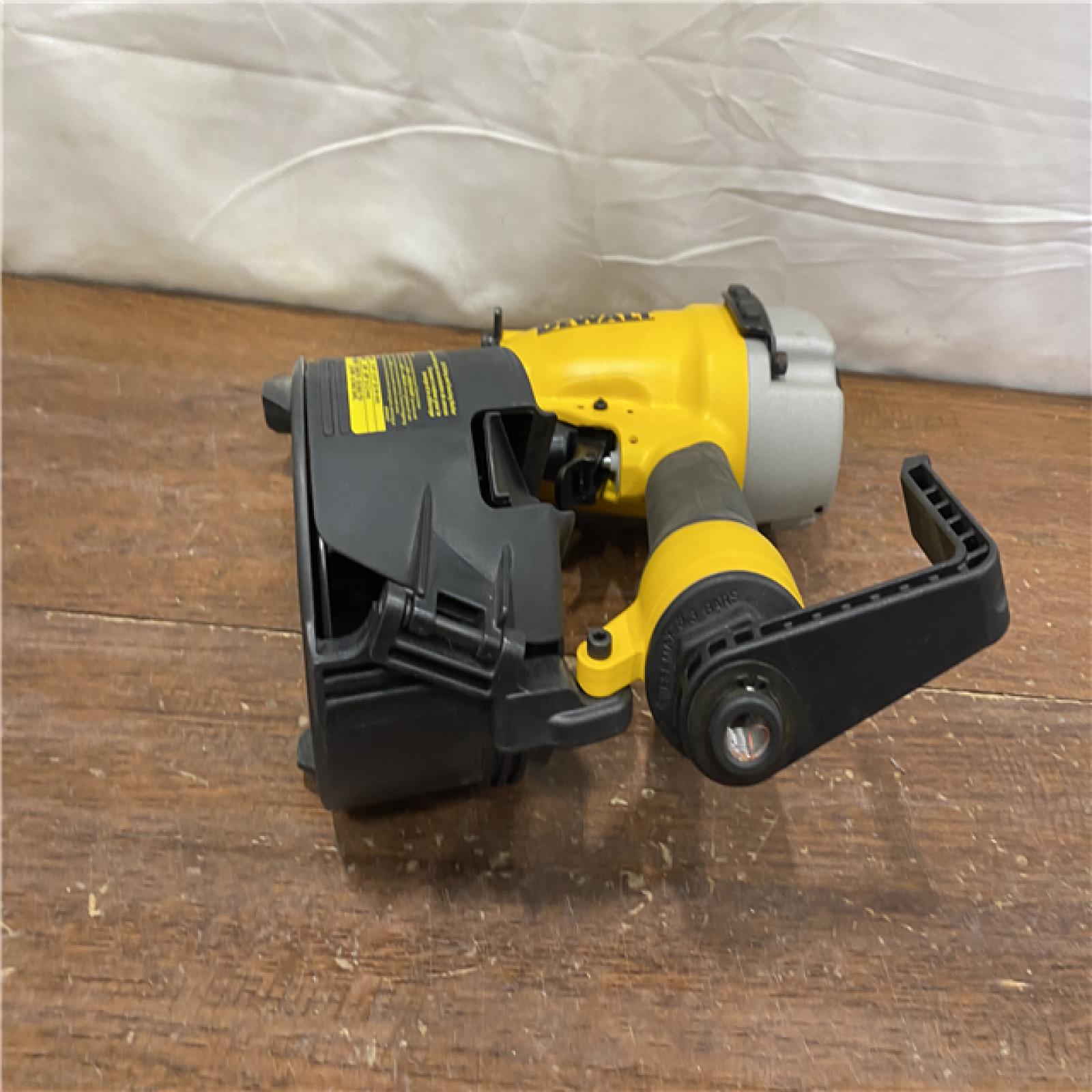 AS-IS DEWALT DW66C-1 2-1/2 Inch 15 Degree Coil Siding and Fencing Nailer