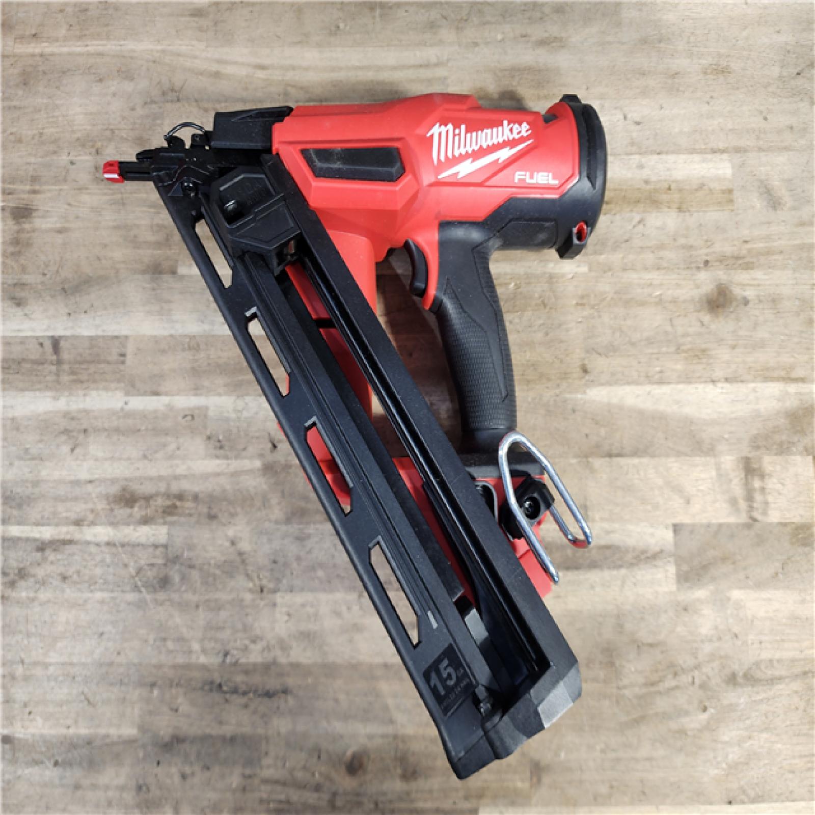 HOUSTON LOCATION - AS-IS (APPEARS LIKE NEW) Milwaukee 2839-20 M18 FUEL 15 Ga. 18 Volt Brushless Angled Finish Nailer (TOOL ONLY)