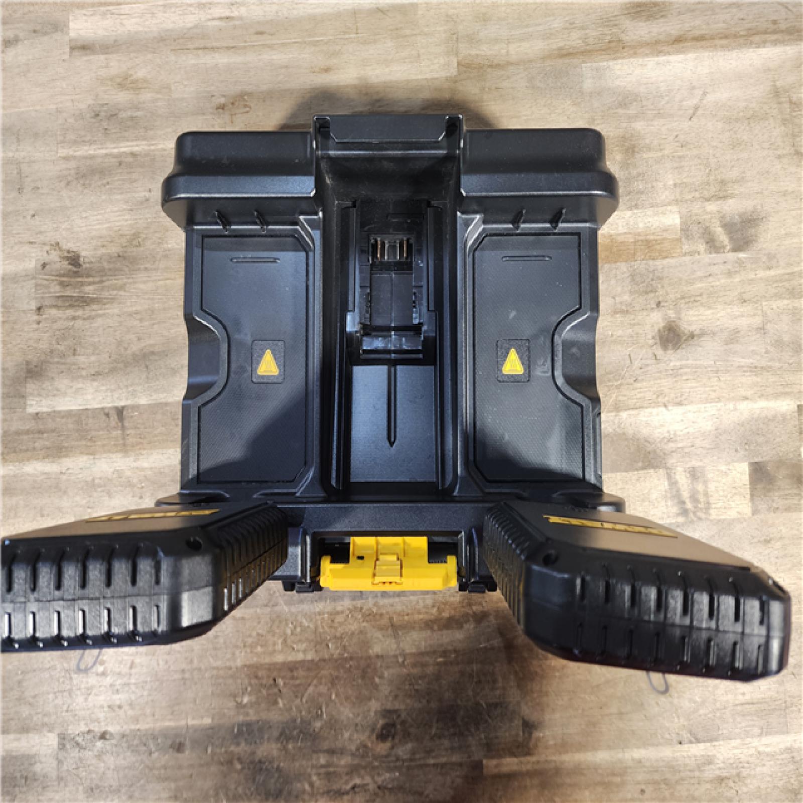 HOUSTON LOCATION - AS-IS DEWALT Tough System 2.0 Flex Volt 20V/60V Cordless Work Light (TOOL ONLY)