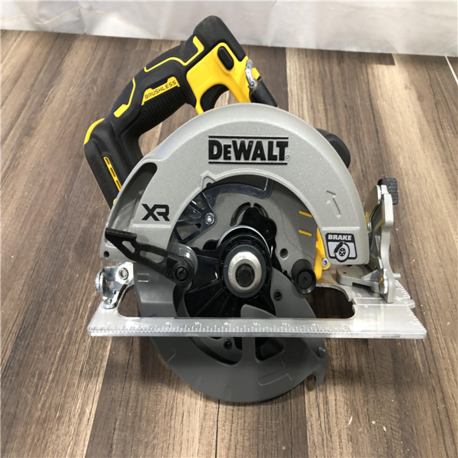 AS-IS DEWALT 20-Volt MAX 7-1/4 in. Cordless Circular Saw (Tool Only)