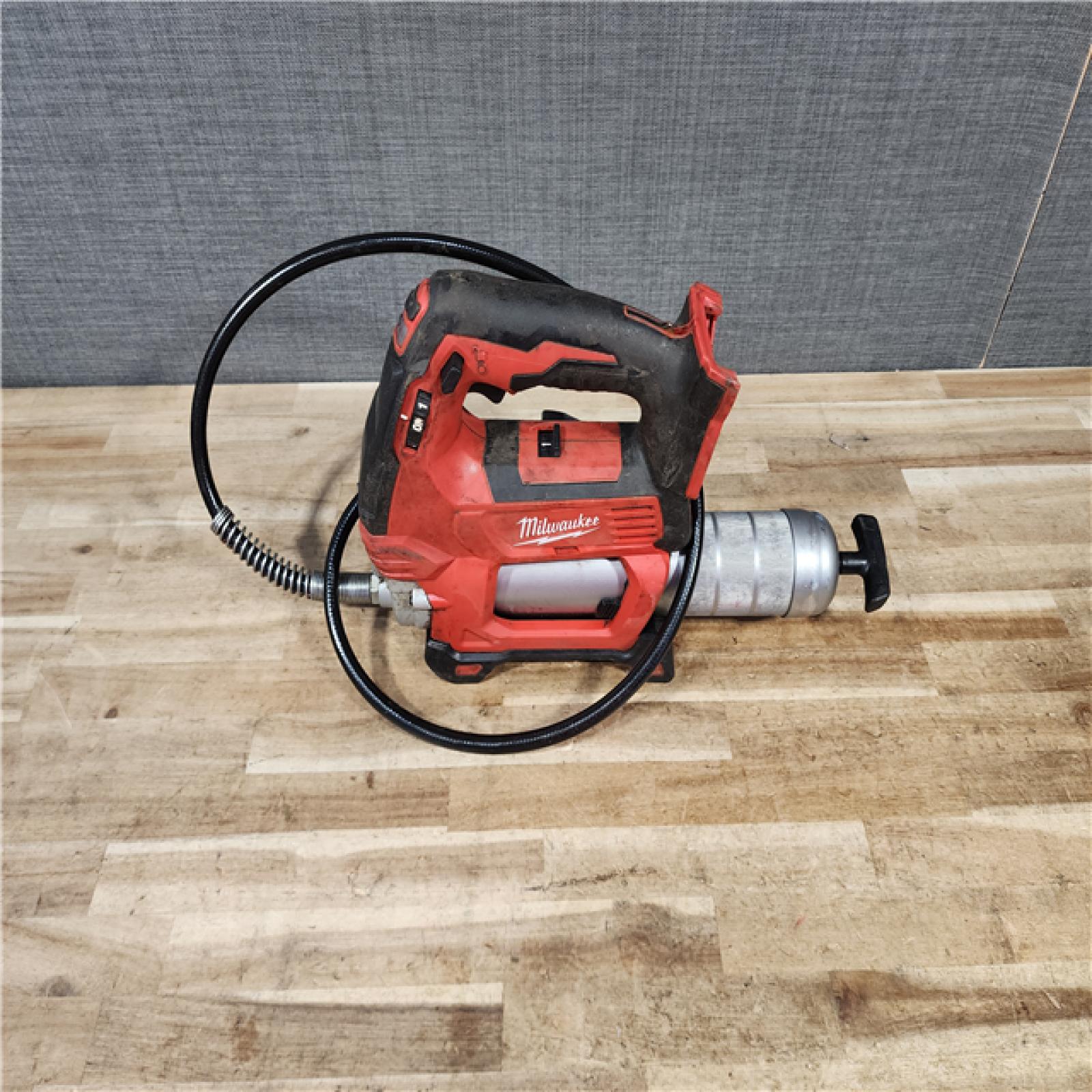 HOUSTON LOCATION - AS - IS Milwaukee 18V Lithium-Ion Cordless Grease Gun 2-Speed (Tool-Only)