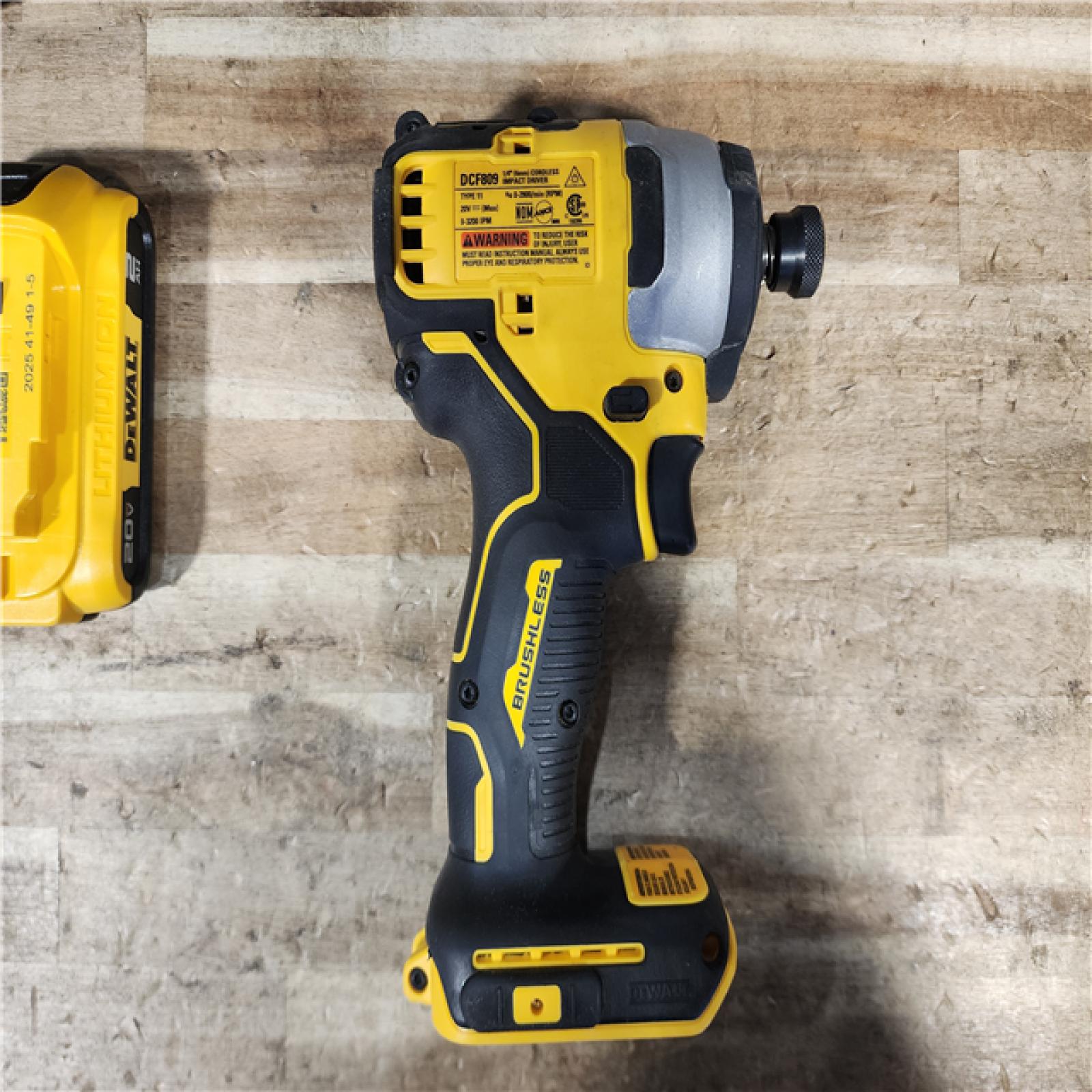 HOUSTON LOCATION - AS - IS DEWALT TOOL COMBO KIT W/ BATTERY & CHARGER